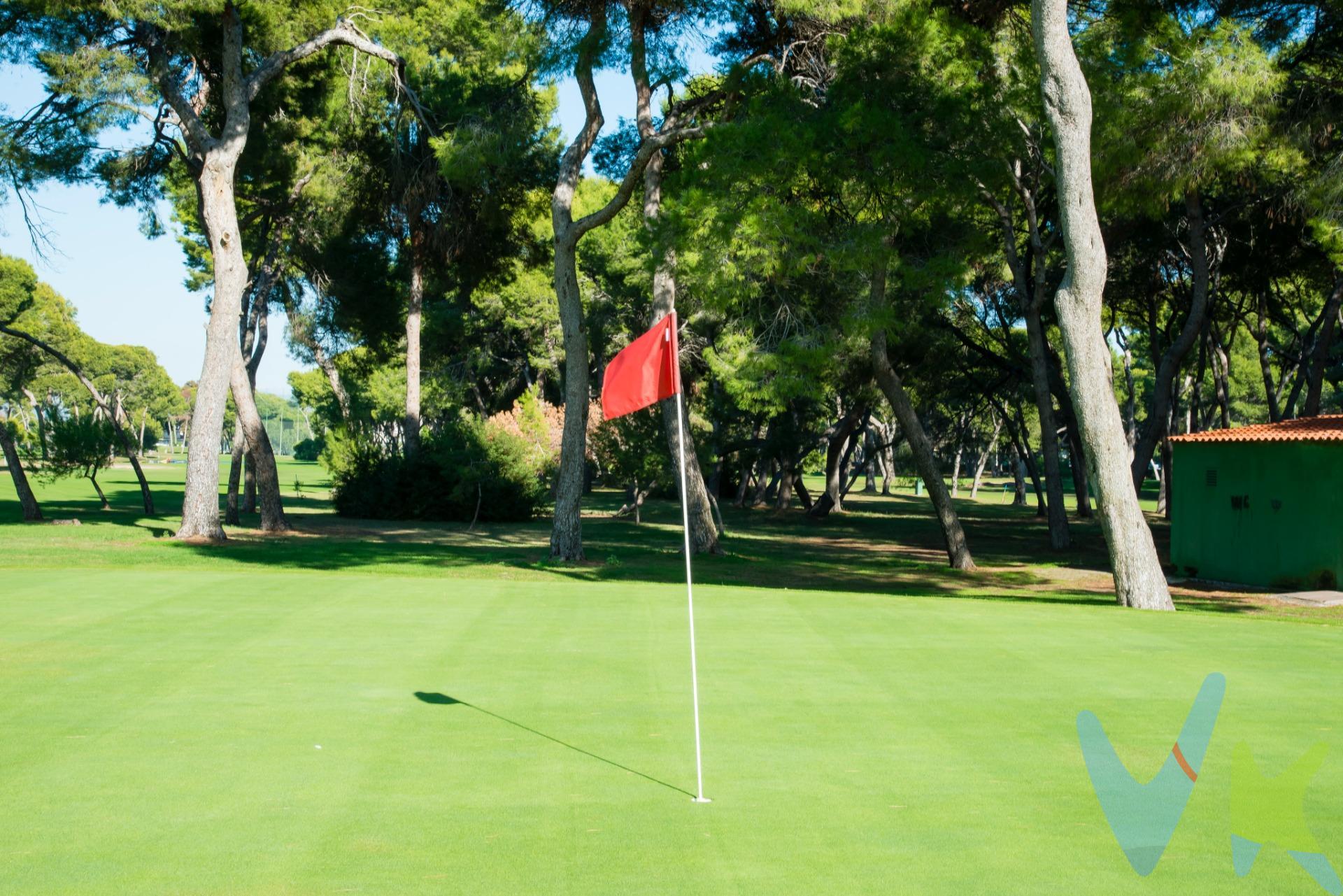 Se vende terreno urbano de 828 metros cuadrados, situado a unos pasos de la playa  del Serradal en Castellón. Esta parcela se encuentra cerca del mar y ofrece la posibilidad única de construir hasta dos viviendas pareadas o una gran vivienda con amplio espacio exterior. Con un entorno tranquilo y vistas privilegiadas, este terreno es ideal para aquellos que buscan disfrutar del estilo de vida costero sin renunciar a las comodidades urbanas. Además, su ubicación estratégica garantiza el acceso rápido a servicios básicos como supermercados, colegios y centros comerciales. No pierda esta oportunidad única e invierta en su futuro con este increíble terreno frente al mar. Apuesta por Castellón y su zona costera te dará impresionantes puestas de sol sobre el mar Mediterráneo, ofrece una atmósfera serena y relajante que cautiva a quienes lo visitan. Este inmueble es en exclusiva, con lo que le facilitamos cualquier información sobre la vivienda. Por este motivo, solicitamos no molesten al propietario, ocupantes de la propiedad, vecinos o conserje de la comunidad. En todos los casos los precios expuestos son más impuestos y gastos derivados de la transmisión del inmueble. 