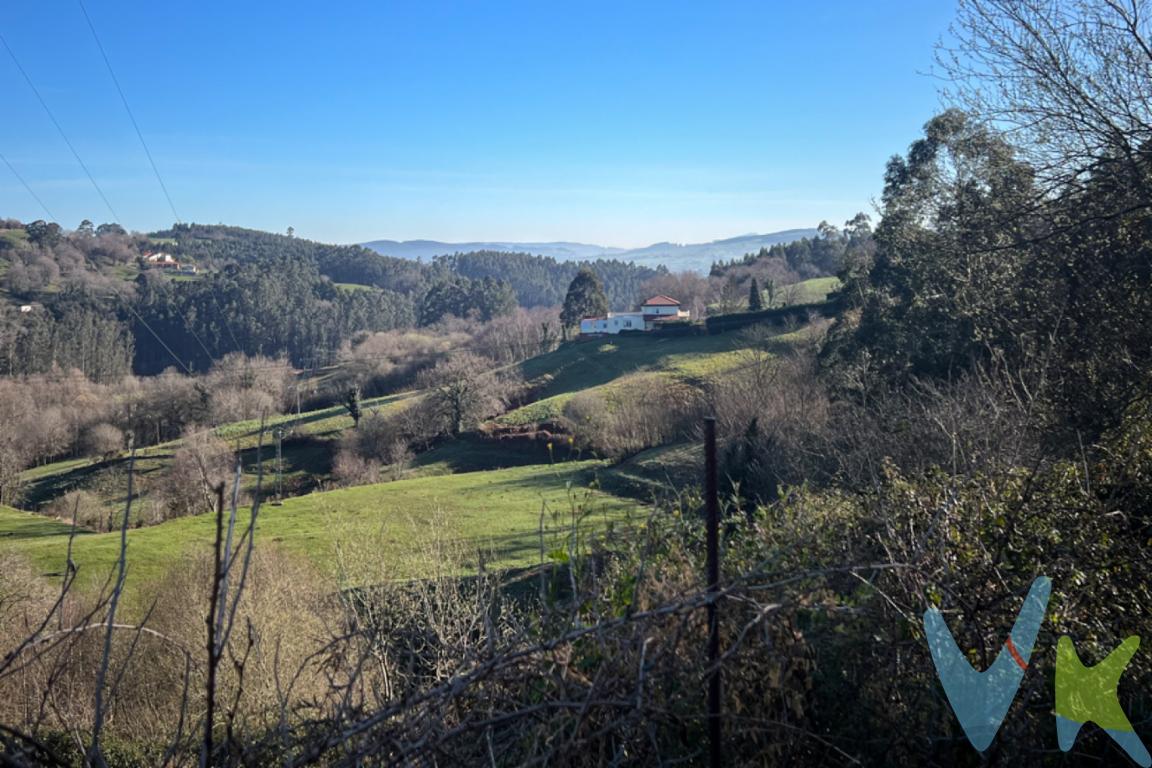 Retiro Histórico en el Corazón de Cantabria: Donde la Tradición Encuentra su HogarImagina despertar rodeado de naturaleza pura, en una propiedad que cuenta una historia en cada piedra.Ubicada en el sereno paraje de \"La Cocía\" (Bedicó), esta finca es mucho más que una vivienda: es un refugio de 18.000 m² diseñado para quienes valoran la privacidad absoluta y la belleza del paisaje rural.Una Arquitectura con Alma.Esta construcción de planta rectangular y elegante cubierta a cuatro aguas data originalmente de 1930. Fue renovada con mimo en 2003, logrando el equilibrio perfecto entre el carácter histórico y la funcionalidad actual. Posteriormente ha sido reformada en su interior.Espacios Generosos: La casa principal ofrece 160 m² llenos de luz, distribuidos en dos plantas de 80 m² cada una.A parte de la vivienda, existe un almacén, un amplio garaje, 2 terrazas y sus acogedores porches.Patrimonio Protegido: Debido a su valor etnográfico, la casa forma parte del Catálogo de Edificaciones en Suelo Rústico, lo que asegura la preservación de su esencia y la del entorno que la rodea. Tu Propio Bosque y PraderasLa parcela es un ecosistema privado que invita a la desconexión:Cuenta con 17.689 m² de suelo rústico de protección ordinaria, ideales para disfrutar del aire libre.Incluye un rincón mágico de 2.150 m² de protección forestal, garantizando un entorno verde y protegido para siempre.No dudes en consultarnos e ir a ver este maravilloso lugar.