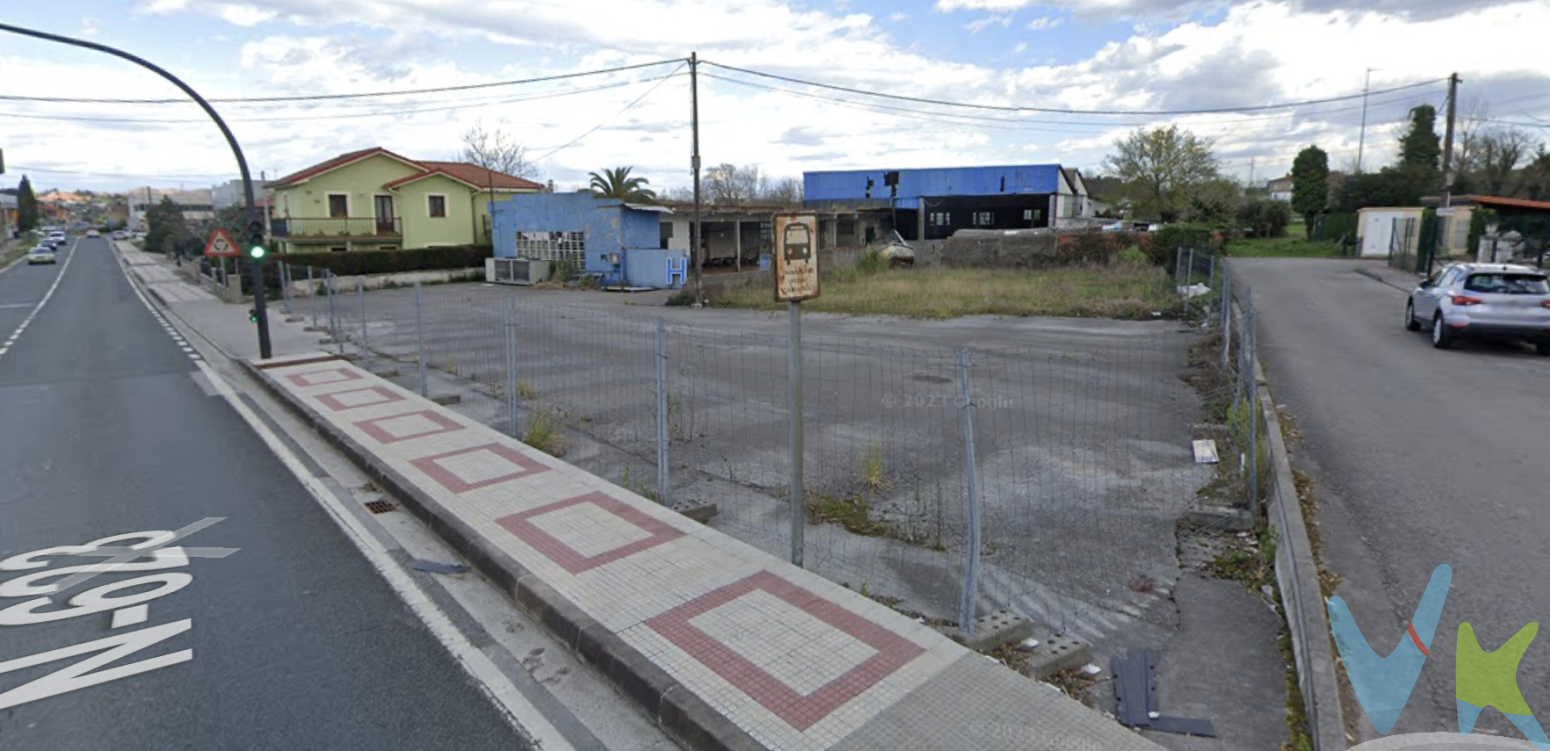 Se ofrece en venta excelente conjunto de parcelas urbanas con proyecto básico y de ejecución aprobado para la construcción de un complejo de apartamentos turísticos en Revilla de Camargo. Una oportunidad de inversión inmejorable con toda la tramitación urbanística resuelta y lista para iniciar obras.Características del Proyecto y el Suelo:Estado Legal (Listo para construir):Este proyecto representa un activo de altísima rentabilidad en una zona con excelente conectividad y creciente demanda.Permisos Turísticos: Cuenta con la resolución favorable de la Dirección General de Turismo del Gobierno de Cantabria para operar bajo la modalidad de \"Alojamiento turístico extrahotelero de una llave\".Licencia de Obras: Autorización para el inicio de las obras concedida por la Junta de Gobierno Local del Ayuntamiento de Camargo con fecha 25 de febrero de 2026.Plazas totales: Capacidad autorizada para 122 plazas fijas.2 apartamentos (1 habitación doble + 1 habitación simple).34 apartamentos (1 habitación doble).24 estudios (1 habitación doble).Capacidad y Distribución: El proyecto alberga 60 unidades de alojamiento, distribuidas de la siguiente manera:El Complejo: Diseño moderno distribuido en dos edificios que cuentan con planta baja y primera planta. Dispone de amplias zonas verdes, área de aparcamiento y recorridos totalmente accesibles.Superficie de la parcela: Más de 3.100 m² de superficie gráfica total, conformada por dos fincas registrales contiguas de 2.719 m² y 452 m².Ubicación Estratégica: Revilla de Camargo.