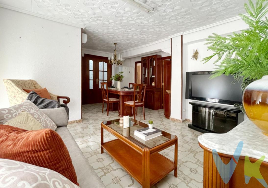 ¡Oportunidad única! Acogedor piso en Puerto de Sagunto.Si buscas un hogar cómodo, práctico y bien ubicado, ¡este piso es para ti!.Con una superficie aproximada de 56 metros cuadrados, este inmueble ofrece todas las comodidades necesarias para disfrutar del día a día con tranquilidad y comodidad.CARACTERÍSTICAS DE LA VIVIENDA:.56 m² aproximadamente, bien distribuidos para aprovechar al máximo cada espacio.2 dormitorios con armarios empotrados que ofrecen amplio espacio de almacenaje.1 baño completo, equipado con todos los elementos necesarios para tu confort.Amplio salón-comedor, muy luminoso gracias a su orientación y con acceso directo al balcón.Cocina independiente y amueblada, con espacio para cocinar cómodamente.Balcón con vistas despejadas a la calle, ideal para relajarse, disfrutar del sol y tomar aire fresco.Vivienda completamente amueblada, lista para entrar a vivir.Suelo de gres, resistente y fácil de mantener.Excelente orientación Sur/Norte, que asegura una ventilación óptima y luminosidad durante todo el día.UBICACIÓN: Situado en Puerto de Sagunto, esta vivienda está próxima a todo tipo de servicios como supermercados, colegios, parques infantiles, comercios locales y transporte público.Zona tranquila y con excelente ambiente vecinal, perfecta para familias, parejas o como inversión para el alquiler.OTROS DETALLES:.Situado en una primera planta sin ascensor.Calificación energética: G.¡No dejes escapar esta fantástica oportunidad de vivir en una zona privilegiada con todas las comodidades al alcance!.Contacta con nosotros para más información y solicita una visita sin compromiso.REF: 4610.