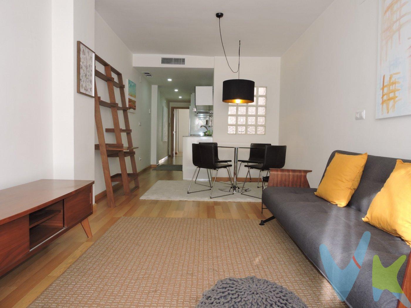 ¿ Estas buscando una inversión segura ? . Tan segura como comprar esta vivienda y tener a unos inquilinos pagando una alquiler puntualmente durante muchos años. . Vendemos esta vivienda de 1 habitación en el barrio de Benicalap con inquilino que actualmente tiene un contrato en vigor hasta el 3 de Noviembre de 2027, con la que podrás obtener directamente como te comentamos una renta o bien tenerla alquilada a este ese plazo si te viene bien y luego tomar posesión. . Te contamos un poco mas sobre este piso. . Es una finca que no tiene mucha antigüedad, que cuenta una cocina office, una habitación con baño en suite y una cocina equipada con todo lo que puedas necesitar  para sacar a ese cociner@ con estrella que llevas dentro. . La zona:. Situado en pleno centro del barrio de Benicalap, en la zona se encuentran las tiendas y servicios que hacen mas cómodo el día a día, además de estar muy bien comunicado, el tranvía a 3 minutos, autobuses tan muy bien cerca y para los que usan dos o cuatro ruedas la Ronda Norte V-30 también se encuentra muy cerca. Así que si buscas una inversión segura o bien adquirir a una propiedad en la que estarías dispuesto a entrar en el 2027 esta es TU OPORTUNIDAD. . Contacta con nosotros y orgizamos una visita. . ¿ Necesitas Financiación ?.  . Nuestro departamento financiero puede gestionar tu préstamo " Hasta un 100% + Gastos ". ¡ Consúltanos !.  . *Nota: En el precio de venta no están incluidos los muebles y enseres de las fotografías, ni el impuesto del ITP del 10%, los gastos de Notaría que ascienden de forma orientativa a 800 €, los honorarios de agencia que son el 3% más iva aplicado al precio de venta y los gastos de financiación, si la hubiese. Este anuncio no es vinculante, puede contener errores, se muestra a titulo informativo y no contractual.Número de Registro de Agentes de Intermediación Inmobiliaria de la Comunidad Valenciana: RAICV-0386.