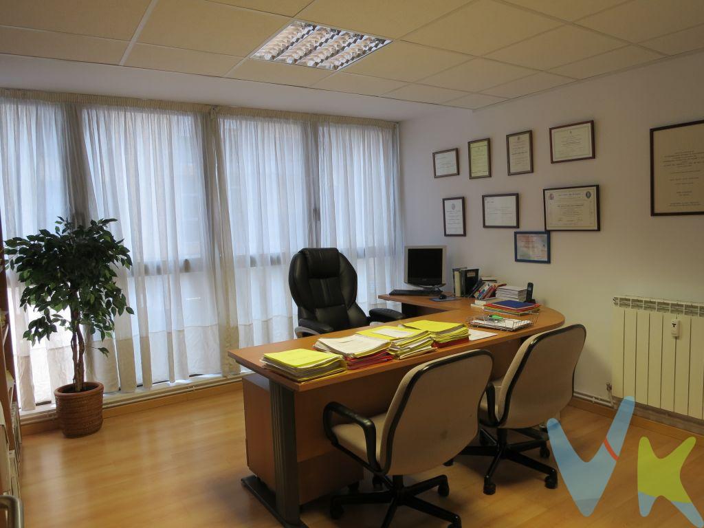 MONTE SU PROPIO NEGOCIO¡ . DISPONEMOS DE UNA OFICINA DE 70M2 ÚTILES. TOTALMENTE ACONDICIONADA, ZONA DE RECEPCIÓN, 2 DESPACHOS, SALA DE JUNTAS Y ARCHIVO. MUY LUMINOSA. ALARMA, BAÑOS COMUNES, CALEFACCION CENTRAL CON CONTADOR INDIVIDUAL. . UBICADA EN SAN JUAN, CERCANA A LA AUDIENCIA. POSIBILIDAD DE COMPARTIR CON OTROS COLEGAS DE PROFESIÓN, PUESTO QUE TIENE DESPACHOS INDIVIDUALES. 