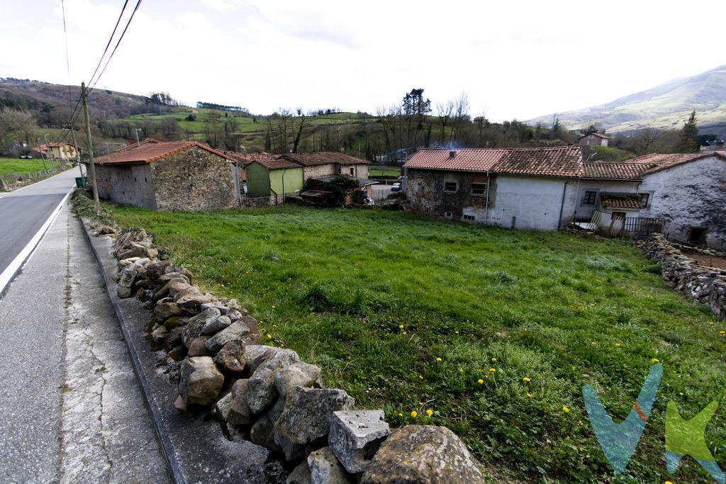 Casa y parcela de terreno urbano en Arenas de Iguña (Cantabria). Se trata de un antiguo edificio de piedra para reformar que ocupa una superficie de 138 m² repartidos en dos plantas y una parcela de terreno urbano colindante, que tiene una superficie de 773 m². Los inmuebles ofertados se encuentran en la bonita aldea montañesa de San Juan de Raicedo, a aproximadamente un kilómetro de Arenas de Iguña, localidad con un completa oferta de servicios, como supermercados, farmacia, locales de hostelería, etc. El municipio de Arenas de Iguña dispone de colegio público con servicio de transporte escolar. La zona está bien comunicada, tanto por la Autovía de la Meseta como por el ferrocarril, encontrándose la estación de Las Fraguas a aproximadamente un kilómetro de la casa. Gastos de la transacción:. El impuesto que grava la compra de esta vivienda es el de transmisiones patrimoniales, cuyo tipo general es del 10%. Aunque si vas a destinarla a tu vivienda habitual y tienes menos de 35 años pagarás sólo un 5%. Si decides comprarla también serán de tu cuenta el coste de escritura de compra, así como el de su inscripción en el Registro de la Propiedad. Sin gastos de intermediación inmobiliaria para el comprador. 