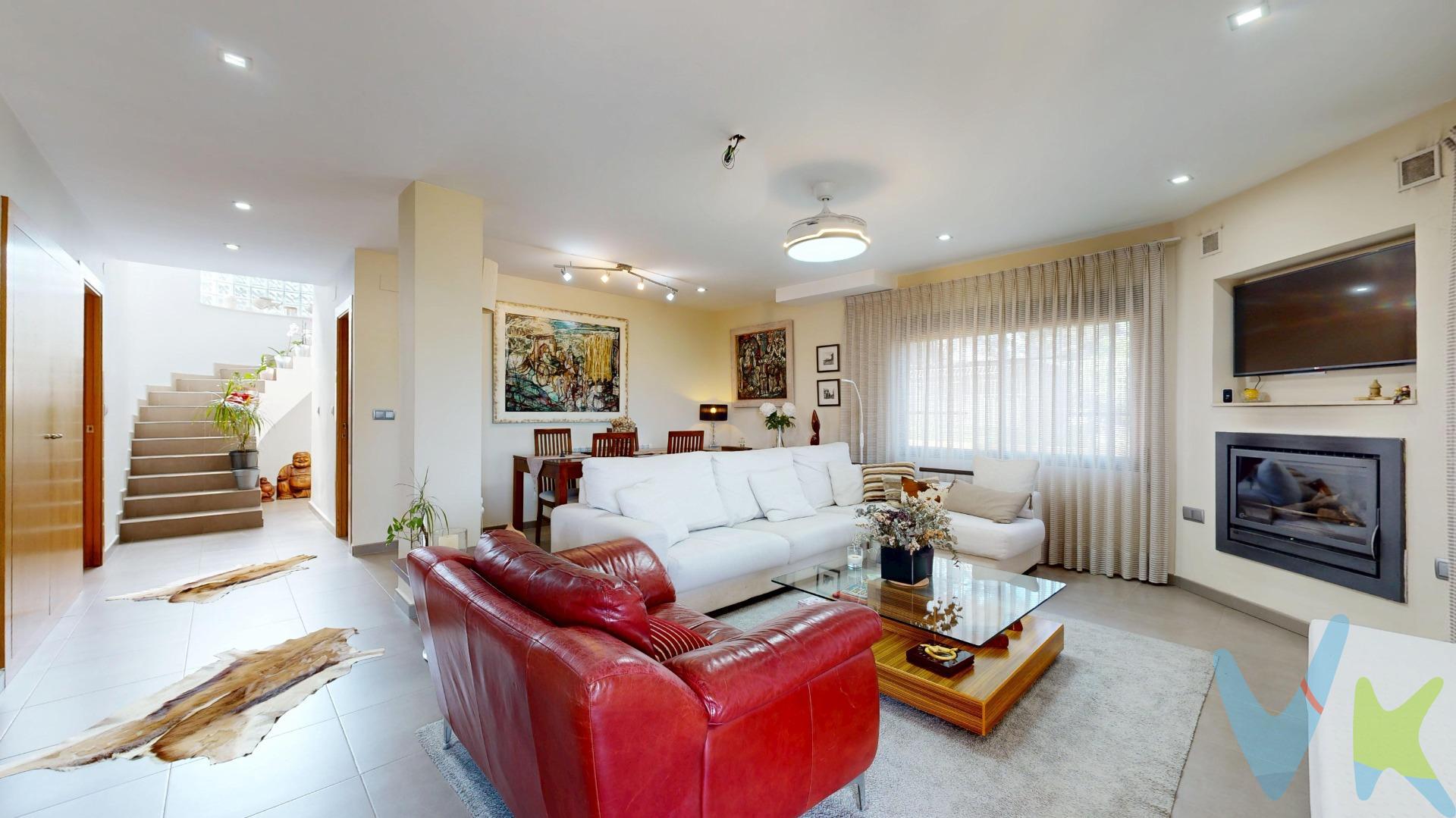 🌿 ¡VIVE EL SUEÑO EN PLENO PARAÍSO NATURAL! 🌿. Exclusiva vivienda de lujo en urbanización Valencia la Vella (Ribarroja del Turia). 🏡 ¿Te imaginas despertar cada día con vistas al Parque Natural del Río Turia?. Ahora puedes hacerlo realidad con esta impresionante casa de ensueño, diseñada para quienes buscan calidad, espacio, luz y naturaleza. ✨ Características principales que te enamorarán:.     • 🛏 5 habitaciones (posibilidad de hacer 2 más).     • 🛁 3 baños completos y 1 fuera en jardín .     • 🏊‍♂️ Piscina privada.     • 🚗 Garaje para 2 coches.     • 🔥 Chimenea tradicional en salón comedor principal y estufa de pellets en salón adicional en primera planta.     • 🌞 Placas solares y eficiencia energética . Ahorro energético asegurado.     • 🌬 Radiadores eléctricos y ventiladores en toda la casa.     • 🍽 Cocina office con isla central, llena de luz y estilo.     • 🌄 Terrazas con vistas impresionantes al parque natural , zona de barbacoa, paellero y fregadero, baño y zona para huerto y para construir otra zona anexa.     • 📦 Trastero de 30 m² bajo terraza con taller .     • Jardín y 2 patios o zonas a distinto nivel . 🏠 Distribución pensada para el máximo confort:. Planta baja:. Accede desde una elegante terraza elevada a un amplio salón-comedor con chimenea, baño completo, habitación triple y una cocina moderna con un toque único. A destacar  un frontal de pavés de 3x2 metros que inunda de luz natural todo el espacio , nos da acceso por una maravillosas y amplias escaleras a la primera planta. Primera planta:. Un salón de descanso con vistas de postal, 3 habitaciones dobles espectaculares, baño completo, y una suite principal abierta con vistas ,maravilloso vestidor de 12m² y baño privado con claraboya de luz natural  . 🧱 Construcción sólida con muros de carga, calidades premium, ventanas climalit , rejas de seguridad , suelo porcelánico y aislamientos en toda la casa evitando humedades, gritas y ahorro energético . Diseño y gusto exquisito. 🌳 Ideal para disfrutar en familia y con amigos de sus maravillosas instalaciones y pasar unos momentos de ensueño , rodeado de naturaleza en el parque natural del Turia ,pero con todos los servicios a un paso ,parada de metro directamente al centro de Valencia y a Ribarroja del Turia. “””VIVE EN LA NATURALEZA”” . ¿TE APETECE CAMBIAR DE VIDA?. ¿Por qué vivir en Ribarroja?.  Por su ubicación estratégica cerca de Valencia, su entorno natural y riqueza cultural, una buena oferta educativa, y la percepción de una alta calidad de vida con servicios que han impulsado su crecimiento demográfico. Sus parajes naturales , río, montañas y rutas . Ubicación y Conectividad. Proximidad a Valencia: Riba-roja de Túria está a tan solo unos 14 km de Valencia capital, lo que facilita el acceso a los servicios y la vida de la ciudad mientras se disfruta de un entorno más tranquilo. Metro directo al centro de Valencia en 25 minutos. Accesos autovía , Barcelona , Alicante y Valencia  directos . . Disponemos de servicio financiero . Consúltenos , se sorprenderá!!!. Gastos de notaría , honorarios de agencias, gestoría , no incluidos. 