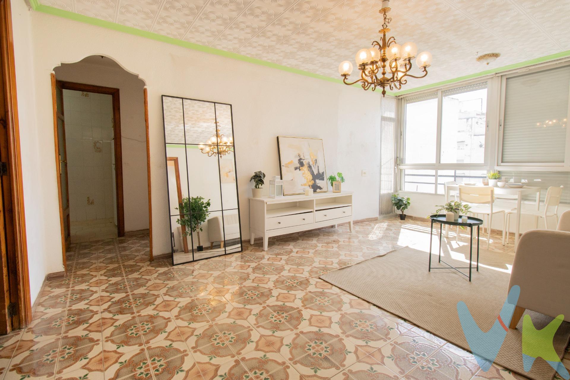 Descubre este piso en Puçol, una localidad costera que combina tranquilidad y cercanía a la ciudad. Esta propiedad ofrece una superficie construida de 62 m² y útil de 57 m². El inmueble se encuentra en estado original, lo que brinda a los nuevos propietarios la oportunidad ideal para personalizarlo según sus gustos. . Dispone de tres habitaciones; una doble y dos sencillas, perfectas para acomodar tanto familia como amigos. Además cuenta con un baño completo funcional que asegura comodidad diaria. Destaca su balcón privado donde podrás disfrutar del clima mediterráneo al aire libre o relajarte después de un día agitado. . Acceso fácil a servicios esenciales como supermercados, colegios y parques. Se trata sin duda alguna duna excelente opción ya sea como primera vivienda o inversión. El precio ofertado no incluye los gastos de la compraventa, impuestos, ni honorarios de la agencia inmobiliaria. Este texto tiene carácter publicitario y la información contenida puede estar sujeta a cambios. El texto puede contener errores. ¡Llámanos y solicita tu visita sin compromiso!