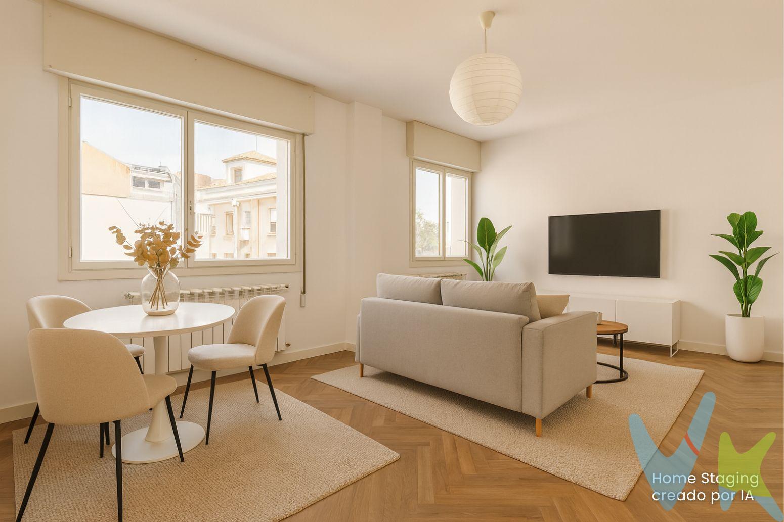 ¿Buscas una vivienda para hacer a tu gusto en una situación inmejorable de la ciudad de Gijón? No busques más, tenemos tu futura casa!Os presentamos esta vivienda situada en la calle Dindurra, una excelente oportunidad para quienes buscan vivir en una ubicación privilegiada, con todos los servicios al alcance y a 5 minutos a pie de la famosa Playa de San Lorenzo. La propiedad cuenta en la actualidad con una distribución funcional aunque si bien es cierto que con una reforma integral te permitirá reconfigurar sus espacios para crear un hogar moderno y eficiente, a la altura de las expectativas actuales. En él podrás unir piezas para obtener un concepto más diáfano con el que adaptarse a las tendencias actuales.Su distribución consta de un amplio salón con doble ventana, dos dormitorios, cocina y cuarto de baño con ventana incluida.Se enclava en la cuarta planta de un edificio con un renovado y bonito portal que cuenta con tres ascensores para facilitar el tránsito de los vecinos.En su entorno podremos encontrar todo tipo de servicios tales como cafeterías, restaurantes, paradas de autobús, etc. y lugares emblemáticos de la ciudad a escasos metros tales como la Plazuela San Miguel o el Parque de Zarracina.No lo dudes más y llámanos, estaremos encantados de acompañarte a conocer tu próxima vivienda.En el precio publicitada no se incluyen los Impuestos de Transmisiones Patrimoniales ni los Gastos de Notaría y Registro. 