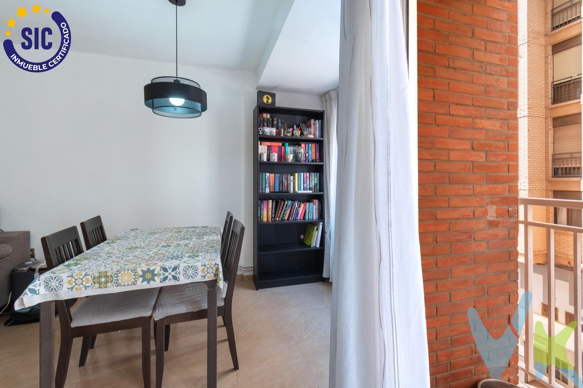 🌟 ¡Descubre tu nuevo hogar en Castellón, en la encantadora zona de Avda. Almazora! Este espectacular piso reformado cuenta con una superficie de construcción de 95 m² y útil de 86 m². Con tres acogedoras habitaciones dobles, dos baños modernos y un luminoso diseño que invita a disfrutar cada rincón. ☀️ La orientación este garantiza luz natural durante todo el día, mientras que los dos balcones ofrecen ese espacio extra para relajarte al aire libre. 🚗 Además, incluye plaza de garaje en planta baja; comodidad asegurada a pie de calle. A solo 6000 metros del mar 🌊 podrás disfrutar tanto del ambiente urbano como del placer costero sin problemas. Y eso no es todo: calefacción y aire acondicionado te brindarán confort durante todas las estaciones 🍃❄️ . Rodeado por árboles frondosos 🌳 , autobuses cercanos 🚌 , centros comerciales 🛍️ e instituciones educativas 🎓; esta propiedad está lista para convertirse en tu refugio ideal donde vivir momentos inolvidables junto a tus seres queridos ❤️ ¡No esperes más! ¡ven a conocerlo! Reserva una visita . 