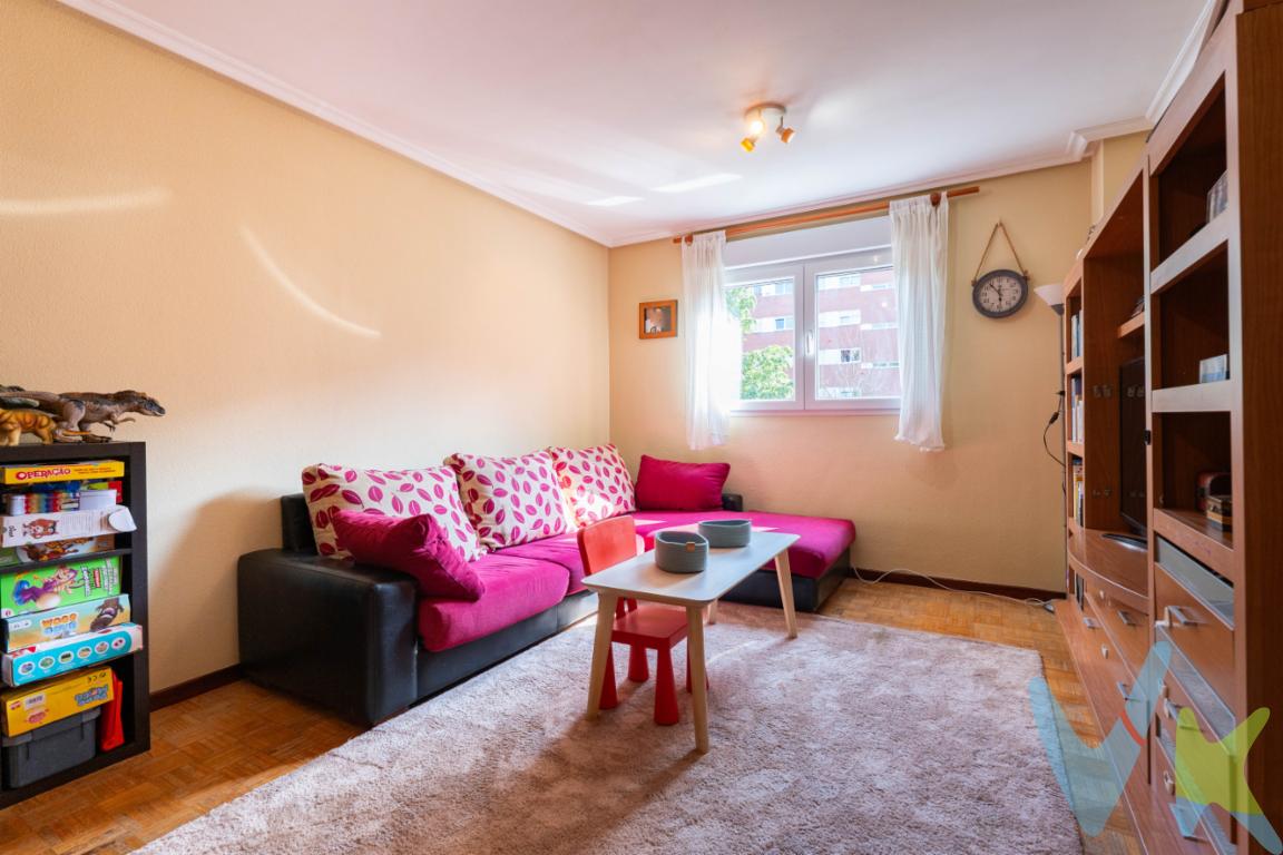 Te presentamos este encantador piso dúplex situado en el tranquilo y demandado barrio de Montevil en Gijón, una zona ideal para quienes buscan comodidad, tranquilidad y calidad de vida, rodeados de amplias zonas verdes, parques y servicios.La vivienda cuenta con una excelente distribución en dos plantas, es luminosa, cómoda y se encuentra en buen estado de conservación.Cocina funcional y luminosa, con espacio en ella para mesa de comedor.Salón-comedor, ideal para reuniones familiares o simplemente relajarte en un ambiente acogedor.Dos baños, uno en cada una de las plantas.Dos dormitorios en la planta superior con buena iluminación natural, perfectos como dormitorio principal y cuarto juvenil o de invitados.Además, se incluye en el precio una plaza de garaje de fácil acceso y un trastero para almacenamiento adicional.El edificio se encuentra en una zona muy tranquila, con excelente conexión al centro de Gijón y todos los servicios a mano: supermercados, colegios, centros de salud, transporte público, etc.Ideal para familias, parejas o como inversión para destinarlo a vivienda habitual.Si quieres concertar una visita no dejes de llamarnos!En el precio publicitado no se incluyen los gasto de notaría y registro ni las transmisiones patrimoniales.