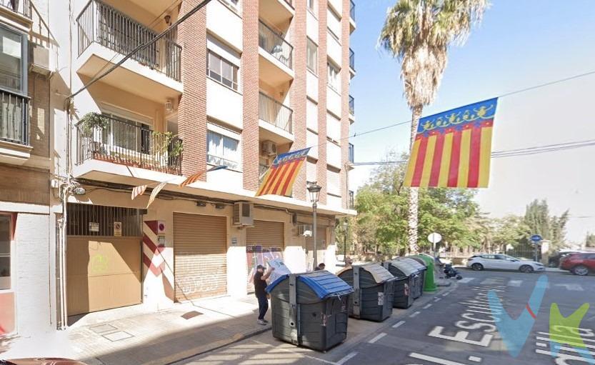 Ya has encontrado la plaza de garaje que buscabas.!!!! .  .  Tienes coche y No tienes donde guardarlo ? Pues aquí  en la Calle  Vic ente Rodilla  está la plaza de garaje !!!. Situada en el primer sótano de la finca.  .  No Busques más !!! Llámame y te informo !!!.  .  La venta de ésta propiedad se gestiona mediante contrato de EXCLUSIVA COMPARTIDA, donde más de 150 agencias colaboradoras tienen la ventaja de poder ofrecer a sus potenciales compradores este inmueble, lo que le garantiza un servicio de calidad, un trato fácil, sencillo y sin interferencias de terceros. Por este motivo, se ruega no molestar al propietario, a los ocupantes de la propiedad, a los vecinos o conserjes del edificio o urbanización si los hubiera. Si Usted es agencia inmobiliaria y tiene un cliente para éste inmueble, llámenos, estaremos encantados de colaborar en ésta y otras operaciones.  .  No están incluidos los gastos de compra, honorarios de agencia e impuestos.