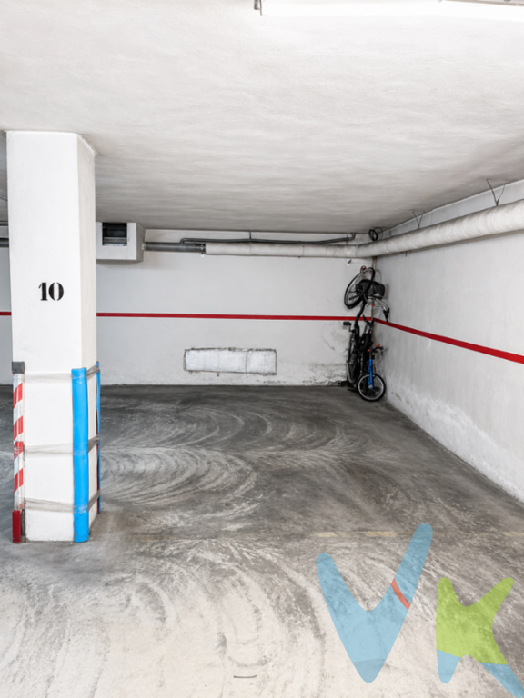 Se vende amplia plaza de garaje de aproximadamente 12 m², situada en una excelente ubicación, a tan solo 300 metros de la playa y junto a la Plaza Mare Nostrum.Ideal tanto para residentes como para quienes buscan una cómoda solución de aparcamiento durante todo el año o en temporada estival. Fácil acceso, buena maniobrabilidad y ubicada en una zona con alta demanda de estacionamiento.Una oportunidad perfecta para olvidarse de los problemas de aparcamiento en una de las zonas más demandadas de Puerto de Sagunto.Para más información o concertar una visita, contacte con nosotros.