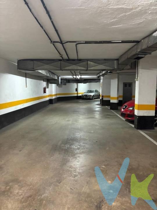 Disponible plaza de garaje situada en la planta sótano de la Calle Diderot 23, en una de las zonas con mayor demanda y escasez de aparcamiento de Las Palmas de Gran Canaria. Puntos fuertes de la propiedad:. - Accesibilidad óptima: Dispone de una rampa de entrada y salida con pendiente moderada, facilitando el tránsito de vehículos de diferentes perfiles. - Maniobrabilidad: El diseño del garaje permite un estacionamiento fluido, con pasillos de circulación amplios que minimizan las maniobras necesarias. - Seguridad y Confort: Instalaciones cuidadas en un edificio moderno, con puerta automática operativa mediante mando a distancia y acceso peatonal independiente. - Ubicación Estratégica: Emplazamiento clave a escasos minutos de la zona comercial de Mesa y López y el entorno de Las Canteras, lo que la convierte en una opción excelente tanto para uso personal como para inversión por su alta rentabilidad en alquiler. Una solución definitiva a los problemas de estacionamiento en el barrio, garantizando la protección y conservación de su vehículo. 