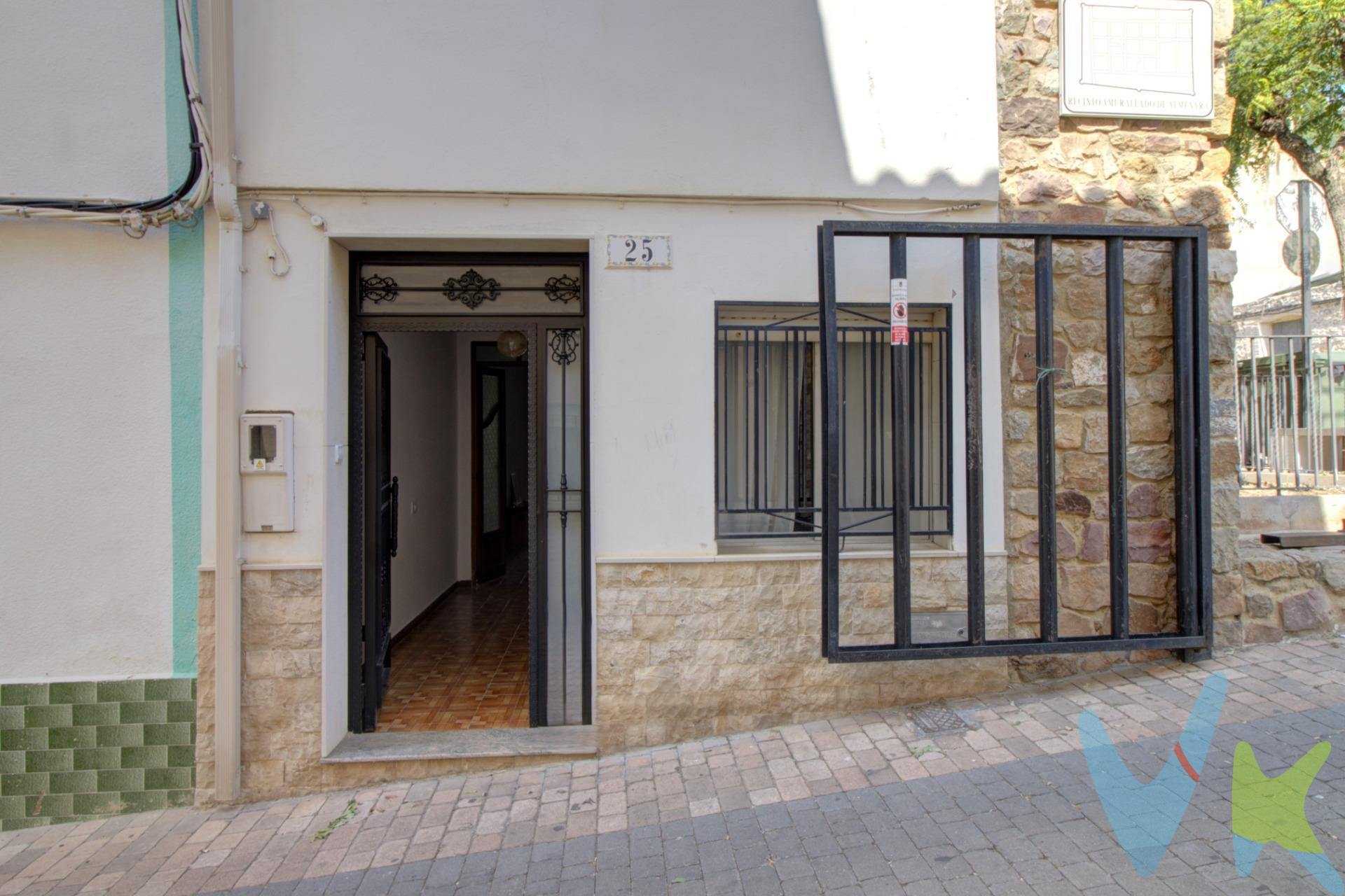 Descubre esta encantadora casa ubicada en el tranquilo pueblo de Almenara. La vivienda cuenta con dos habitaciones dobles y un baño lista para ser adaptada a tus necesidades personales. Su orientación este garantiza luz natural durante las mañanas y la posibilidad de disfrutar del clima mediterráneo desde su amplia terraza privada, apoyada sobre la antigua muralla que rodeaba el pueblo, guarda un secreto que te contaremos cuando vengas. Situada a sólo cuatro kilómetros del mar, podrás deleitarte con días soleados en la playa sin alejarte demasiado del hogar. Esta casa requiere una reforma parcial lo que te permitirá personalizar cada rincón según tu estilo único mientras aumenta su valor potencial. Incluye extras como trastero práctico para almacenamiento adicional y está convenientemente conectada por autobuses cercanos así como acceso al tren; facilitando tu movilidad hacia otras localidades o ciudades vecinas e impulsando tu calidad de vida diaria . En sus alrededores encontrarás colegios adecuados para familias jóvenes o estudiantes buscando educación cercana. Aprovecha esta oportunidad única: ¡una casa lista para ser transformada! Perfecta tanto si buscas residencia habitual como inversión inmobiliaria. Los impuestos, gastos de notaría, registro y honorarios de agencia no están incluidos en el precio de venta. Para mayor seguridad en la compraventa, todas nuestras viviendas poseen FICHA DE CERTIFICACIÓN DE INMUEBLES registrada por la Asociación de Inmobiliarias de la Comunidad Valenciana ASICVAL. Antes de comprar o de entregar las arras, pida el Certificado de la vivienda para estar seguro y tranquilo sobre la situación legal, urbanística y de cargas de la misma. INMOBILIARIA QUASABLANQUA está inscrita en el Registro de Agentes de Intermediación Inmobiliaria de la Comunidad Valenciana RAICV. 