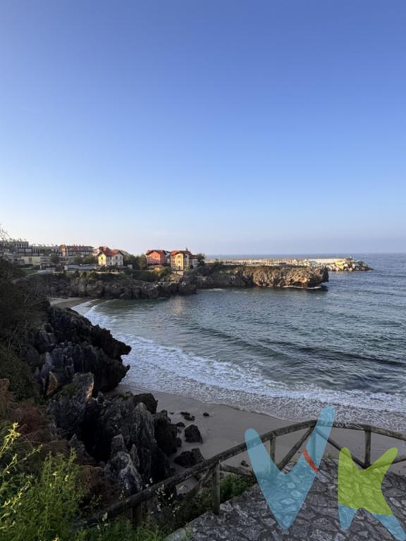  En la encantadora localidad de Llanes, se presenta una oportunidad única de adquirir esta propiedad que combina confort y funcionalidad, ideal tanto para quienes buscan un nuevo hogar como para aquellos interesados en una inversión inmobiliaria rentable, ya que posee licencia de Vivienda de Uso Turístico. Este acogedor inmueble, destinado a la venta, ofrece un equilibrio perfecto entre espacio y practicidad.El apartamento, situado en un edificio construido en 1998, cuenta con 39.17 metros cuadrados útiles y 53.22 metros cuadrados construidos. Este espacio está inteligentemente distribuido para ofrecer el máximo confort. Con un diseño moderno y acogedor, el apartamento consta de una amplia habitación que garantiza un descanso reparador. El salón y la cocina se integran de manera armónica, facilitando la vida diaria.Una de las características más destacadas de esta propiedad es su excelente ubicación. La proximidad a la Playa de Toró a tan sólo cinco minutos caminando y Puerto Chico a pocos minutos, hacen de ella una propiedad única, ya que está en el pleno corazón de Llanes.El apartamento se vende completamente amueblado, incluyendo electrodomésticos, ofreciendo así una solución ideal para aquellos que deseen instalarse sin tener que preocuparse por el mobiliario inicial. Cada rincón del apartamento ha sido cuidadosamente amueblado para maximizar el espacio y proporcionar una atmósfera hogareña y cálida.Para mayor comodidad, el apartamento dispone de un trastero que sirve como una solución práctica de almacenamiento adicional, permitiendo mantener el apartamento despejado y ordenado.Esta propiedad en Llanes es una inversión ideal para aquellos que buscan un primer hogar o para quienes desean una escapada costera en un entorno apacible.Visitar este inmueble es descubrir un lugar donde cada detalle ha sido pensado para ofrecer comodidad y calidad de vida. La invitación queda abierta para explorar esta propiedad que no solo cuenta con una ubicación privilegiada, sino que también ofrece una excelente relación calidad-precio.El apartamento cuenta con plaza del garaje en alquiler a un precio muy asequible.Esta es una oportunidad que, sin lugar a dudas, vale la pena considerar seriamente. No deje pasar la ocasión de visitar esta joya inmobiliaria. Contáctenos para concertar una cita y descubrir, de primera mano, todo lo que este extraordinario apartamento tiene para ofrecer. Esperamos su visita para que pueda comprobar personalmente las ventajas y calidades de este encantador apartamento en Llanes.En el precio de venta NO está incluido el Impuesto de Trasmisiones Patrimoniales, Registro y Notaría. 