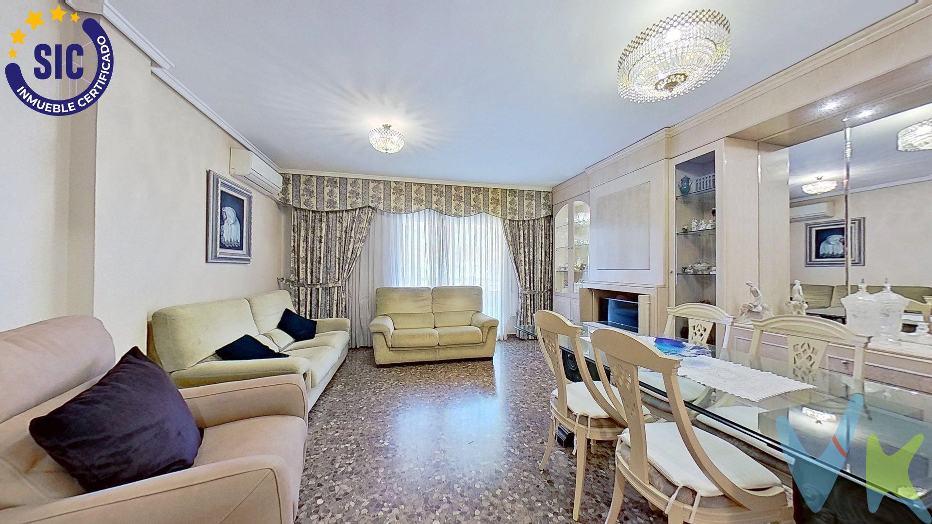 Si estás buscando una vivienda amplia, cómoda y con garaje en Valencia, ésta puede ser la oportunidad que llevabas tiempo esperando. Situada en una quinta planta con ascensor, esta espaciosa vivienda de 124 m² ofrece el equilibrio perfecto entre amplitud, funcionalidad y ubicación, convirtiéndose en una excelente opción para familias que necesitan espacio sin renunciar a la comodidad de vivir en Valencia. Excelente distribución. Dispone de cuatro dormitorios, ideales para familias numerosas, teletrabajo o quienes buscan habitaciones polivalentes, y dos baños completos que aportan comodidad a todos los miembros del hogar. El amplio salón es el corazón de la vivienda, un espacio muy luminoso. La cocina, independiente y de generosas dimensiones, práctica y funcional con múltiples posibilidades. La vivienda se entrega amueblada, lista para entrar a vivir o para adaptarla poco a poco al estilo de sus nuevos propietarios. Construida en 1997, forma parte de un edificio bien conservado con ascensor y cuenta con un valor muy demandado hoy en día: plaza de garaje incluida en el precio, un auténtico privilegio que aporta comodidad y tranquilidad cada día. Su ubicación permite disfrutar de todos los servicios necesarios a pocos minutos: supermercados, colegios, zonas verdes, transporte público, centros deportivos y excelentes conexiones con el resto de la ciudad. Solicita más información y agenda tu visita. Estaremos encantados de enseñártela. VENTA:. PVP 349.000€. Gastos e impuestos no incluidos en el precio. La compra conlleva impuestos y gastos de formalización para el comprador. A título orientativo se informa que en segundas transmisiones el ITP con carácter general en Valencia es del 9%, pudiendo existir otros tipos impositivos atendiendo a las circunstancias personales del comprador u otras circunstancias previstas legalmente. Base imponible del impuesto el mayor valor entre el precio de compraventa, la tasación o el valor de referencia catastral. En cuanto a los gastos de notaría y registro, en su caso, suelen oscilar aprox; entre 1,5% y 2,5% (aranceles variables según precio, n.º de copias y complejidad). El comprador elige notario. Si el comprador precisase de. hipoteca: tasación, condiciones y costes bancarios serán según entidad elegida por el comprador, así como los gastos de gestoría, y cualesquiera otros gastos inherentes a la formalización de la compraventa que legalmente correspondan a la parte compradora, salvo pacto expreso en contrario con el vendedor. El consumidor tiene, conforme a la normativa vigente, a su disposición información y documentación adicional relativa al inmueble y condiciones de la compraventa, que podrá ser consultada en C/Joaquín Costa 4, bajo 46005 Valencia o urbe2@remax.es. Honorarios de mediación inmobiliaria a cargo del COMPRADOR: (3% del precio final de venta más IVA (21%), salvo otro pacto.); y de VENDEDOR (según acuerdo con el mismo). Se informa al consumidor que la agencia actúa como intermediaria inmobiliaria en la operación, estando cualquier eventual compraventa y sus condiciones sujeta a la aceptación expresa del propietario-vendedor y a la posterior formalización del correspondiente contrato.