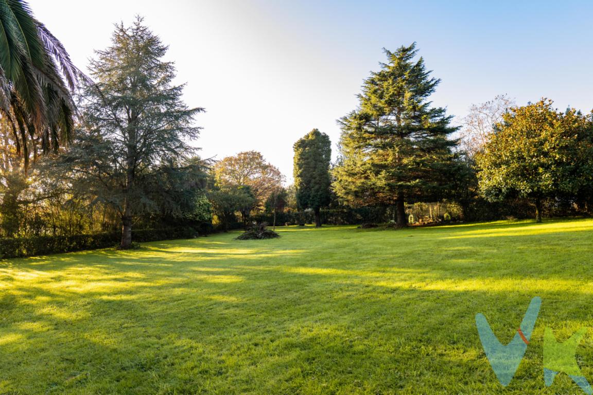  En la bella ciudad de Gijón, rodeada de naturaleza y con una calidad de vida envidiable, tenemos el gusto de presentarles esta magnífica finca en venta, ubicada en la zona de Cabueñes. Si usted busca un espacio único y exclusivo, esta propiedad es perfecta para usted.Con una extensión de 2.000m2 y una edificabilidad de 300, esta finca cuenta con todos los servicios necesarios para construir la casa de sus sueños. Quedará maravillado por su entorno tranquilo donde encontrará el refugio perfecto para desconectar del estrés diario y disfrutar de la naturaleza en su estado más puro. Imagínese disfrutando de tardes de verano en su amplio jardín, rodeado de árboles frutales y con el canto de los pájaros como banda sonora.La ubicación de esta finca es inmejorable. Situada en la exclusiva zona de Cabueñes, estará a pocos minutos de todos los servicios necesarios, como supermercados, colegios y centros de salud. Además, podrá disfrutar de la cercanía de famosos restaurantes y lugares de ocio donde deleitarse con la gastronomía local.Si usted es un amante de la equitación, estará encantado de saber que muy cerca de la finca se encuentra un conocido centro hípico, donde podrá practicar su deporte favorito rodeado de espacios verdes y bellos paisajes. Sin duda alguna, esta finca es el lugar ideal para aquellos que desean vivir en un entorno natural sin renunciar a las comodidades de la ciudad.La finca cuenta también con la posibilidad de construir una piscina y una zona de barbacoa, lo que la convierte en el lugar perfecto para el entretenimiento y la diversión en familia. Imagínese celebrando esos momentos especiales junto a sus seres queridos, rodeados de un entorno único y lleno de paz.En resumen, esta finca en venta en la zona de Cabueñes es una oportunidad única para aquellos que buscan un espacio exclusivo y tranquilo en la hermosa ciudad de Gijón. Con su conexión a la red eléctrica y su extenso terreno, podrá construir la casa de sus sueños y disfrutar de la majestuosidad de la naturaleza en su propio jardín.No deje pasar esta oportunidad y ven a visitar esta finca. Te aseguramos que no te arrepentirás. ¡Contacta ahora mismo y reserva una visita!En el precio final no están incluidos el 8% de Impuesto de Transmisiones Patrimoniales, ni los gastos de Notaría y Registro.