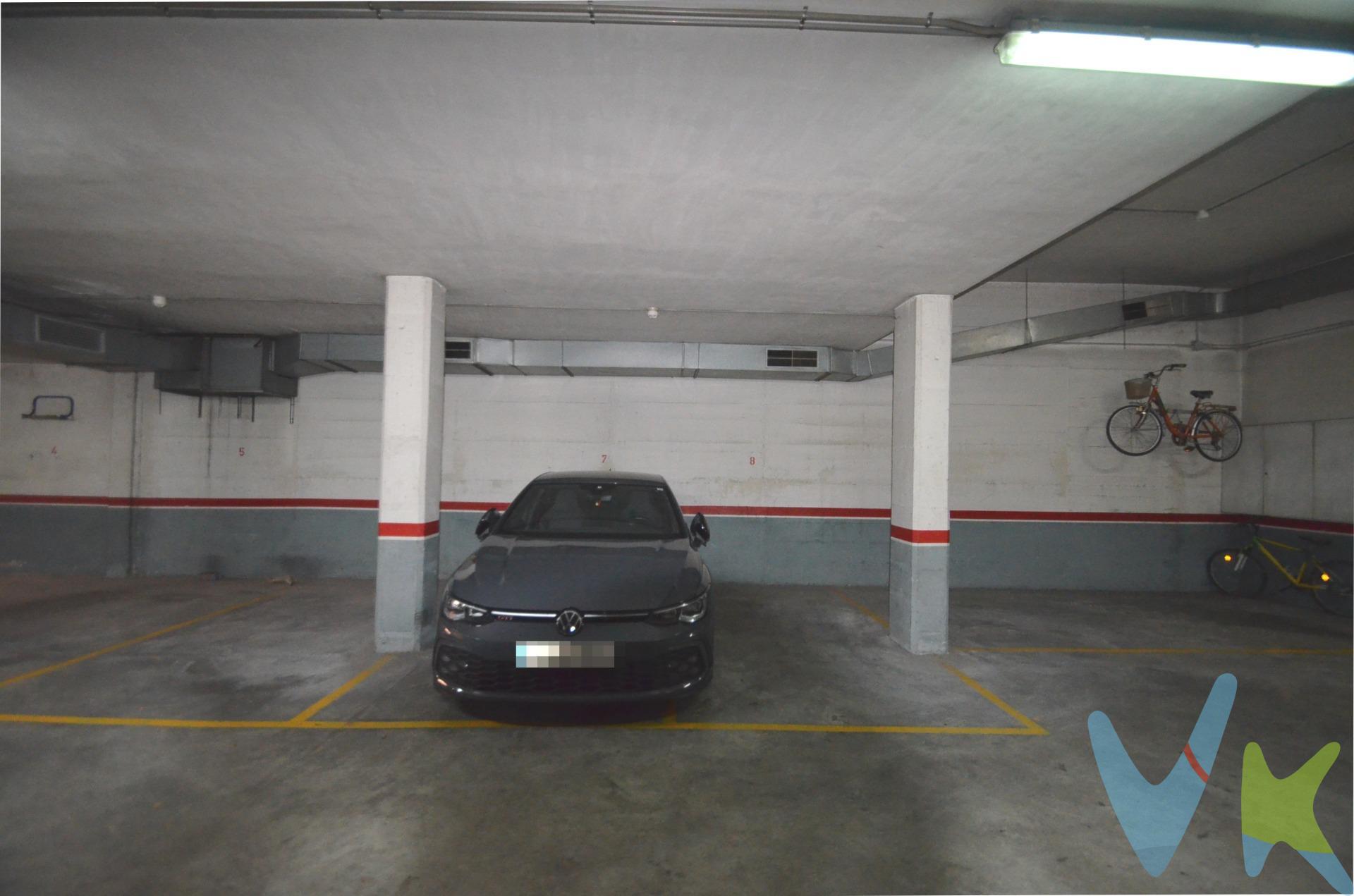 ¡Dos plazas de parking en venta a un precio increíble! Excelente oportunidad para particular o inversor en una de las zonas más solicitadas de Vilanova. Te ofrecemos dos plazas de parking de 8m² cada una y con excelente accesibilidad: se encuentran en la primera planta, muy cerca de la rampa amplia de fácil acceso y con muy buena maniobra. Su ubicación estratégica entre columnas y son contiguas, maximizando la protección contra golpes y facilitando el aparcamiento. Son ideales para ti si tienes un coche grande y una moto o dos coches pequeños. El parking dispone de gran entrada con puerta metálica automática corredera para acceso de vehículos y puerta lateral para acceso peatonal. Se trata de un parking subterráneo limpio y bien iluminado ubicado en un edificio de 1994, una finca muy segura y bien mantenida por parte de la comunidad. El precio no incluye impuestos (ITP, IVA y AJD), ni los gastos de notario ni los de registro.