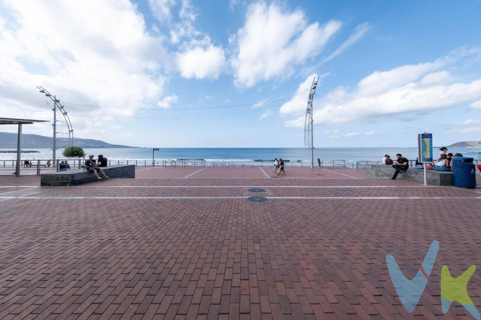Te presentamos este local comercial de 180 m² útiles, a tan solo 600 metros de la Playa de Las Canteras, en una zona con gran atractivo y excelentes comunicaciones. El inmueble cuenta con 180 m² útiles en distribución diáfana, que permite adaptarlo a diferentes opciones, dos baños y un altillo de aproximadamente 1,60 m de altura, ideal como espacio auxiliar o de almacenamiento. Dispone de excelente conexión con las principales vías de comunicación y fácil acceso a la autopista. Por sus características y ubicación, es perfecto para actividades relacionadas con el deporte, bienestar y turismo, como escuela de surf o centro de actividades acuáticas, gimnasio, centro de entrenamiento deportivo, yoga o fisioterapia, tienda especializada en deporte, concepto vinculado al surf, academia o centro de formación para cursos y actividades. Un espacio versátil con muchas posibilidades para desarrollar tu proyecto.