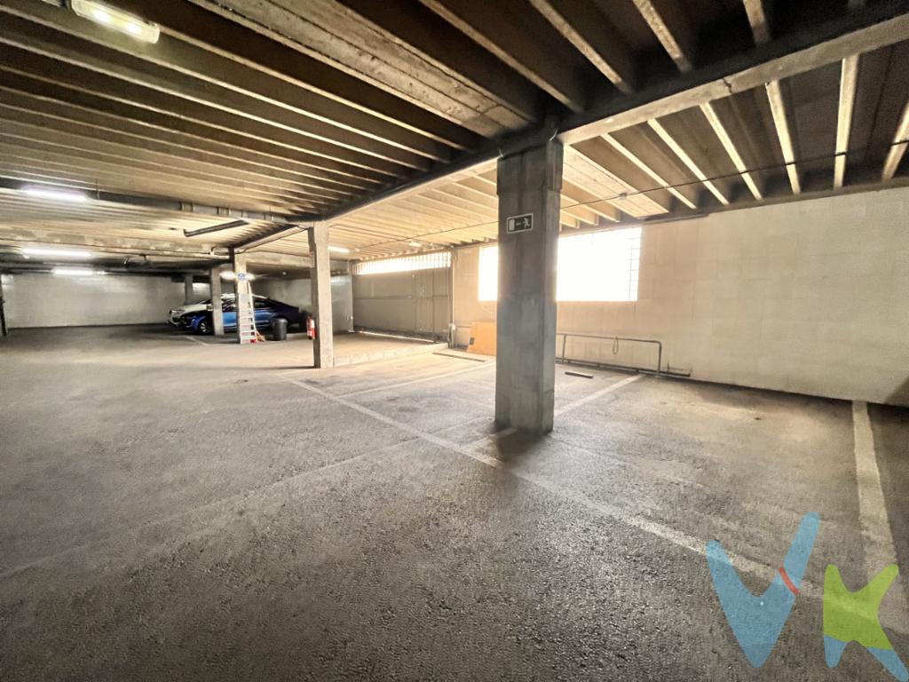  Ofrecemos una magnifica plaza de  garaje en venta que promete ser una inversión conveniente tanto para uso personal como para aquellos que busquen rentabilidad a través del alquiler. Ubicada en un enclave privilegiado, en la Guia ,enfrente del estadio del Molinón lo que ofrece la posibilidad de asegurar su vehículo en un área conocida por ser una de las más buscadas de la ciudad.Construido en 1991, el edificio donde se encuentra este garaje ha sido mantenido en excelentes condiciones, asegurando así un entorno seguro y funcional. El garaje cuenta con 10.8 metros útiles con 2,26 metros de ancho y 4,77 metros de largo y una superficie total de 12.2 metros construidos, en una garaje con pocos vehículos en una planta Se trata de una magnífica oportunidad para evitar preocupaciones de aparcamiento en la zona, algo especialmente codiciado en momentos de alta demanda turística o durante eventos especiales en la ciudad. Adquirir este garaje garantiza la tranquilidad de tener un espacio propio reservado.Gastos e impuestos no incluidos en el precio. Honorarios de intermediación inmobiliaria a cargo del vendedor.A título orientativo, en segundas transmisiones, el comprador abonará el Impuesto sobre Transmisiones Patrimoniales (ITP). Para consultar los porcentajes del ITP en Asturias puede hacerlo a través de la web oficial de servicios tributarios del Principado de Asturias https://sede.tributasenasturias.es/sites/sede/default/es_ES/Que-quieres-hacer/Transmisiones-Patrimoniales-y-AJD. La base imponible será el mayor valor entre precio de compraventa, tasación o valor de referencia catastral. Gastos de notaría y registro según aranceles variables según precio, número de copias y complejidad.  El comprador escoge libremente notario. El vendedor asume la plusvalía y el resto de gastos son del comprador. Si se precisa hipoteca: Tasación, condiciones y costes bancarios según entidad elegida por el comprador; así como los gastos de gestoría y cualesquiera otros inherentes a la formalización de la compraventa. De acuerdo con la ley, no se incluyen en el precio otros gastos o tributos que legalmente correspondan al comprador.. El consumidor tiene derecho, conforme a la normativa vigente, a disponer de información y documentación adicional relativa al inmueble y condiciones de la compraventa, accesible en la sede física . La agencia actúa exclusivamente como intermediaria en la operación. Cualquier compraventa y sus condiciones quedan sujetas en todo caso a la aceptación expresa del vendedor del inmueble y a la posterior formalización del correspondiente contrato. El presente anuncio tiene carácter meramente informativo; la información suministrada se corresponde con la disponible a la fecha de publicación, pudiendo variar en función de las circunstancias o actualizaciones legales, contractuales y fiscales.