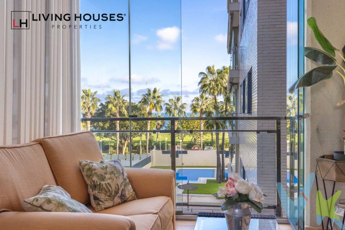  Te presentamos un apartamento en venta que combina confort, inversión y una ubicación privilegiada en Oropesa del Mar, concretamente en la dinámica zona Marina dOr. Ideal para quien busca una vivienda lista para disfrutar desde el primer día, con todas las comodidades actuales y un encanto propio de la zona costera valenciana.La vivienda se encuentra en la segunda planta de un edificio construido en 2005, con ascensor para un acceso cómodo y sin barreras. Cuenta con una distribución práctica que optimiza los 70 metros útiles, además de 26 metros de terraza acristalada que invitan a disfrutar del aire libre y de vistas al mar. En total, la superficie construida alcanza 96 metros, lo que permite un aprovechamiento generoso de los espacios sin perder intimidad ni sensación de amplitud.El apartamento está amueblado y equipado con electrodomésticos, lo que facilita la vida diaria desde el primer momento. En cuanto a la distribución, dispone de dos habitaciones bien dimensionadas, además de dos baños, uno de ellos en suite.Entre las prestaciones destacan la piscina comunitaria, un valor añadido para el estilo de vida relajado de la zona, así como trastero y garaje, dos elementos que aportan practicidad y seguridad para el día a día. La vivienda está orientada para disfrutar de las vistas al mar, con la tranquilidad de vivir en una zona residencial consolidada que combina servicios y naturaleza.La ubicación es un acierto seguro para quienes buscan conectividad y comodidad. La playa y el paseo marítimo de Marina dOr están a pocos pasos, proporcionando un entorno ideal para actividades al aire libre, paseos nocturnos y la posibilidad de aprovechar un sinfín de opciones de restauración y ocio. En las cercanías se encuentran paradas de bus y estaciones de tren, lo que facilita el desplazamiento a municipios cercanos o ciudades de interés, ya sea para trabajo, estudios o escapadas de fin de semana.Si valoras la oportunidad de vivir en una zona con proyección y servicios, esta propiedad ofrece una excelente relación entre precio, calidad y ubicación. El entorno marino de Marina dOr es sinónimo de comodidad, seguridad y un estilo de vida orientado al bienestar. Imagina despertar con la brisa marina, salir a la terraza y contemplar el horizonte, o dar un refrescante chapuzón en la piscina comunitaria en los días de calor. Todo ello, a pocos minutos de tu vivienda.La vivienda se presenta en condiciones listas para entrar a vivir, con acabados modernos y una distribución que facilita la reorganización de espacios según tus necesidades. Su estado de conservación, unido a las facilidades del edificio (ascensor, garaje, trastero) y a la oferta de servicios de la zona, convierten este inmueble en una opción atractiva para compradores que buscan una inversión rentable o un hogar estable cerca del mar.Si deseas conocer más detalles o programar una visita, no dudes en contactarnos. Tu próxima residencia en Oropesa del Mar, en la zona de Marina dOr, podría estar a un paso de hacerse realidad. Te invitamos a descubrirla en una visita personalizada y comprobar por ti mismo el confort, la luminosidad y la singularidad de este apartamento con vistas al mar. 