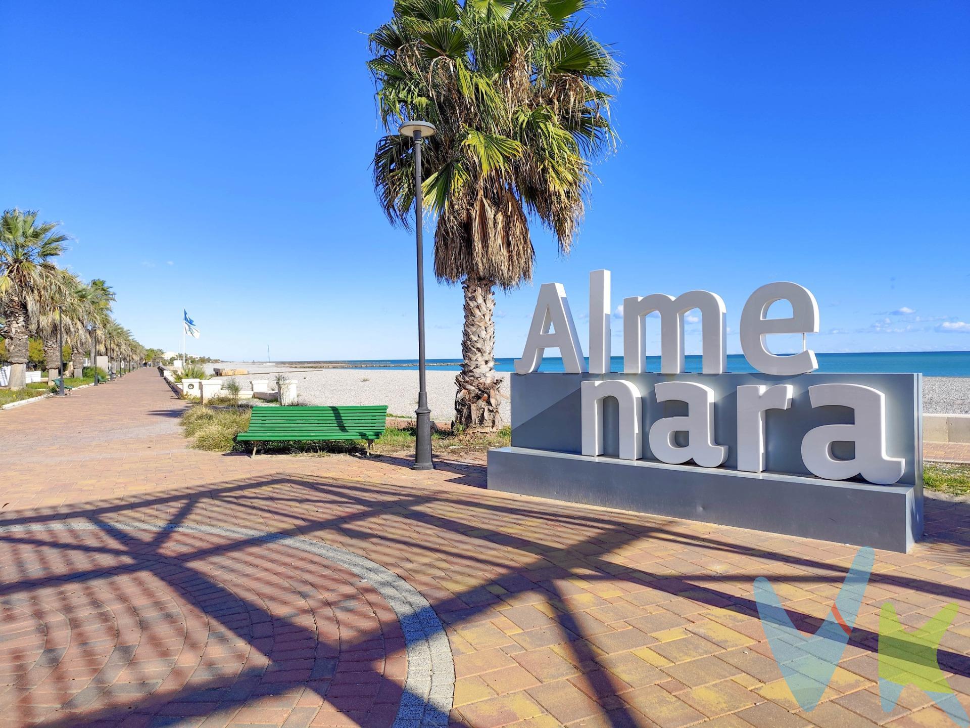 . Te presentamos este impresionante ático situado en una de las zonas más privilegiadas de Almenara, entre la Marjal y la playa. Un entorno único donde la naturaleza, la calma y el Mediterráneo crean el ambiente ideal para vivir o disfrutar tus escapadas. La vivienda dispone de 2 habitaciones y 2 baños completos, además de un salón amplio y muy luminoso que se abre a una gran terraza con vistas directas al mar, perfecta para desayunos al aire libre y momentos de relax frente al horizonte. Como complemento ideal, cuenta con una segunda terraza de 39 m², totalmente equipada con paellero, ducha exterior y armariada, ofreciendo el espacio perfecto para reuniones, comidas familiares o disfrutar del clima durante todo el año. El ático forma parte de una urbanización privada que ofrece pistas de pádel, piscina, zonas comunes cuidadas y servicio de conserjería, garantizando comodidad, seguridad y un estilo de vida excepcional. Un hogar único en un enclave inmejorable, listo para disfrutar desde el primer día. Nota: Agencia Registrada con el Nº 1395 en el Registro Obligatorio de Agentes Inmobiliarios de la Comunitat Valenciana, consultable en la web de la Generalitat Valenciana. La oferta está sujeta a cambios de precio o retirada del mercado sin previo aviso. La información contenida en el presente anuncio se facilita a título meramente informativo y no contractual, los datos, descripciones, superficies, imágenes y cualquier otro contenido del mismo pueden estar sujetos a errores u omisiones al ser facilitados por terceros. El precio de venta publicado no incluye los honorarios de intermediación inmobiliaria, ni los impuestos legalmente aplicables (IVA o ITP), ni los gastos derivados de la compraventa, tales como notaría, registro y gestoría, ni aquellos derivados de la financiación, en caso de existir. Por mandato expreso del propietario, este inmueble se comercializa en régimen de exclusiva, garantizando al interesado un acceso completo a la información y una gestión profesional, transparente y sin interferencias de terceros. Se ruega no molestar al propietario, a los ocupantes del inmueble ni a los vecinos. Agentes inmobiliarios con cliente interesado pueden contactar con la agencia para colaborar. Nuestro departamento financiero puede conseguir tu financiación. ¡Consúltanos!