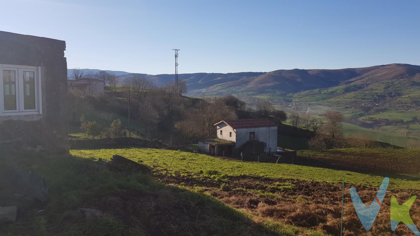 ¡Atención a todos los inversores y amantes de lo auténtico! Tenemos una oportunidad única en el encantador pueblo de Abionzo, Cantabria.Imagina una finca en el corazón del pueblo, con una extensión de casi 9,600 metros cuadrados, donde podrás disfrutar de la tranquilidad y el encanto de la vida rural, todo ello a pocos pasos de la vibrante actividad de Selaya y Sarón.En esta propiedad, encontrarás una construcción de 248 metros cuadrados esperando ser transformada en tu propio paraíso personal. Con espacio más que suficiente para dar rienda suelta a tu creatividad y diseñar la casa de tus sueños, esta es una oportunidad única para crear un hogar que refleje tu estilo de vida y tus aspiraciones.Y lo mejor de todo, estarás a menos de 30 minutos de la capital de Cantabria, Santander. Con su combinación de historia, cultura y belleza natural, Santander ofrece un sinfín de oportunidades para disfrutar de la vida al máximo.Ya sea que estés buscando una inversión con potencial de crecimiento o un refugio tranquilo lejos del bullicio de la ciudad, esta propiedad en Abionzo tiene todo lo que necesitas y más. ¡No dejes pasar esta oportunidad única de convertir tus sueños en realidad! Contáctanos hoy mismo para más información. 