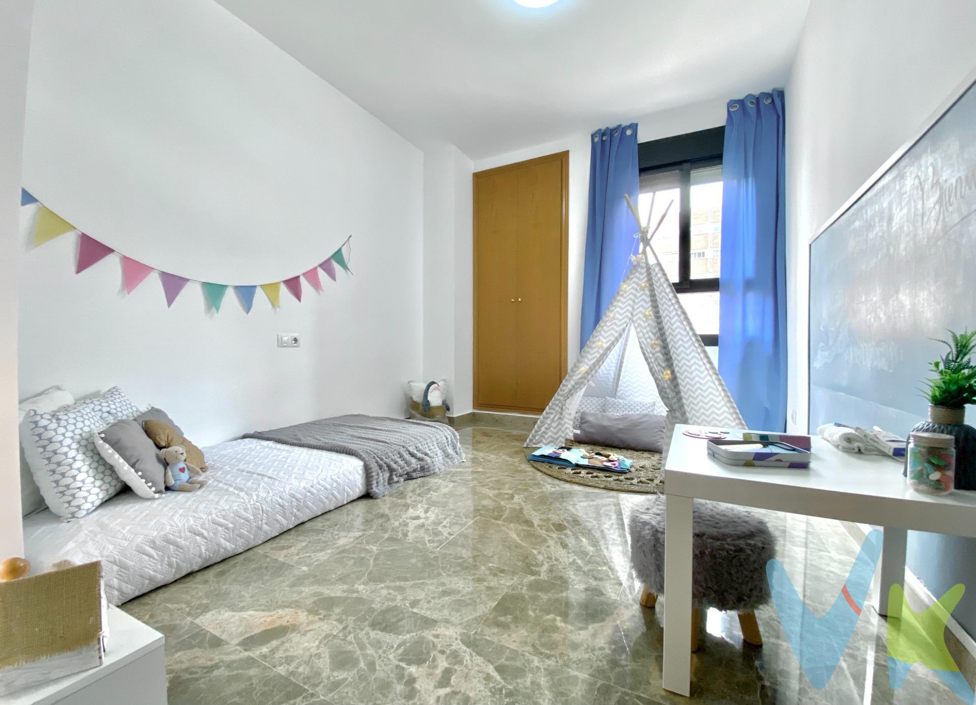 Apúntate este 15 de mayo a un nuevo Open House de Finkas ng y podrás descubrir el que será el hogar de tu familia para los próximos años. . Se trata de una vivienda situada en el número 36 de la calle Duque de Mandas, junto a la avenida Alfahuir, una de las zonas más demandas y cotizadas por familias. Rodéate de edificios nuevos y residenciales con zonas comunes, sin dejar de lado los servicios y comercios. . En esta segunda planta tenemos 3 amplios dormitorios, 2 baño (1 de ellos en suite), salón comedor con balcón exterior y una espaciosa cocina con zona office y galería exterior. A sus 23 años de antigüedad, se encuentra en muy buen estado y listo para entrar a vivir. . El residencial ofrece un sin fin de posibilidades para la familia y, sobre todo, para los más pequeños. Piscina, jardines, zona infantil, pádel, club social, etc.. No es hará falta salir de allí para poder jugar libremente. . Y para ti, comodidad. Se incluye plaza de garaje y trastero en el mismo edificio. ¿Qué más podemos pedir?. No lo dudes, apúntate a la jornada de puertas abiertas y descubre tu nuevo hogar!. ***. Agencia Registrada con el Nº 5343 en el Registro Obligatorio de Agentes Inmobiliarios de la Comunitat Valenciana, según el DECRETO 98/2022, de 29 de julio, del Consell, por el que se regula el Registro de Agentes de Intermediación Inmobiliaria de la Comunitat Valenciana. La documentación del inmueble ha sido revisada y estimamos que reúne todos los requisitos necesarios para ser comercializado. El precio ofertado no incluye los honorarios de la agencia a cargo del comprador, que ascienden al 4% del precio final del inmueble. El precio ofertado tampoco incluye ni los gastos de notaría y de registro de la propiedad (que están sujetos a aranceles y varían dependiendo del precio de venta), ni los impuestos (que en la Comunidad Valenciana varían dependiendo del precio del inmueble y de las características personales del comprador). Las medidas aquí expuestas han sido obtenidas del Catastro. El anuncio no es vinculante, puede contener errores. ¿Tienes alguna duda? Consúltanos. ***. Los vendedores han confiado en este equipo para gestionar la venta del inmueble de forma exclusiva. Como no puede ser de otra forma, garantizamos un servicio de calidad, actuando en todo momento de forma transparente, ética y profesional. Así pues, se ruega la no interferencia de terceros y, sobre todo, no molestar a los propietarios, a los ocupantes del inmueble o a los vecinos. Muchas gracias por tu comprensión. . 