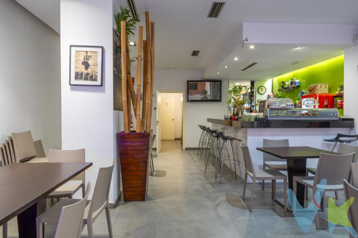  Local en venta, actualmente  como bar, totalmente equipado, ubicado en el Centro Puerto de Sagunto, pegado a la Avenida del Camp de Morvedre, en una zona muy transitada. Dispone de 95 m² construidos, distribución funcional, ambiente acogedor y dos aseos.Excelente ubicación comercial, rodeado de comercios y con gran visibilidad. Ideal para continuar la actividad sin necesidad de reforma o para adaptarlo a un nuevo proyecto. Gran oportunidad de inversión en una zona con proyección y alta demanda.?Visite el reportaje fotográfico, el tour virtual, el vídeo y los planos disponibles* para conocer todos los detalles.El precio del inmueble no incluye los honorarios de la agencia que ascienden al 3% del precio final del inmueble, (con un mínimo de 3.000EUR), ni los gastos de notaría y registro de la propiedad (que están sujetos a aranceles y varían dependiendo del precio de escrituración), ni los impuestos (que en la Comunitat Valenciana varían dependiendo del precio del inmueble y de las características personales del comprador).Por mandato expreso del propietario, comercializamos este inmueble en exclusiva, por lo que garantizamos un servicio de calidad, un trato fácil, sencillo y sin interferencias de terceros. Por este motivo, se ruega no molestar al propietario, a los ocupantes de la propiedad, a los vecinos, o conserjes del edificio o urbanización si los hubiera. Muchas gracias por su comprensión. La oferta está sujeta a cambios de precio o retirada del mercado sin previo aviso. Este anuncio en su conjunto, incluyendo textos, fotos, imágenes o cualquier otro contenido del mismo, no es vinculante dado que la información es ofrecida por terceros y puede contener errores. Se muestra a título informativo y no contractual.Este inmueble se vende en cuerpo cierto y las medidas expuestas en el anuncio son aproximadas.Agencia Registrada con el N.º 1844 en el Registro Obligatorio de Agentes Inmobiliarios de la Comunidad Valenciana. Puede consultar en la web de la GVA.