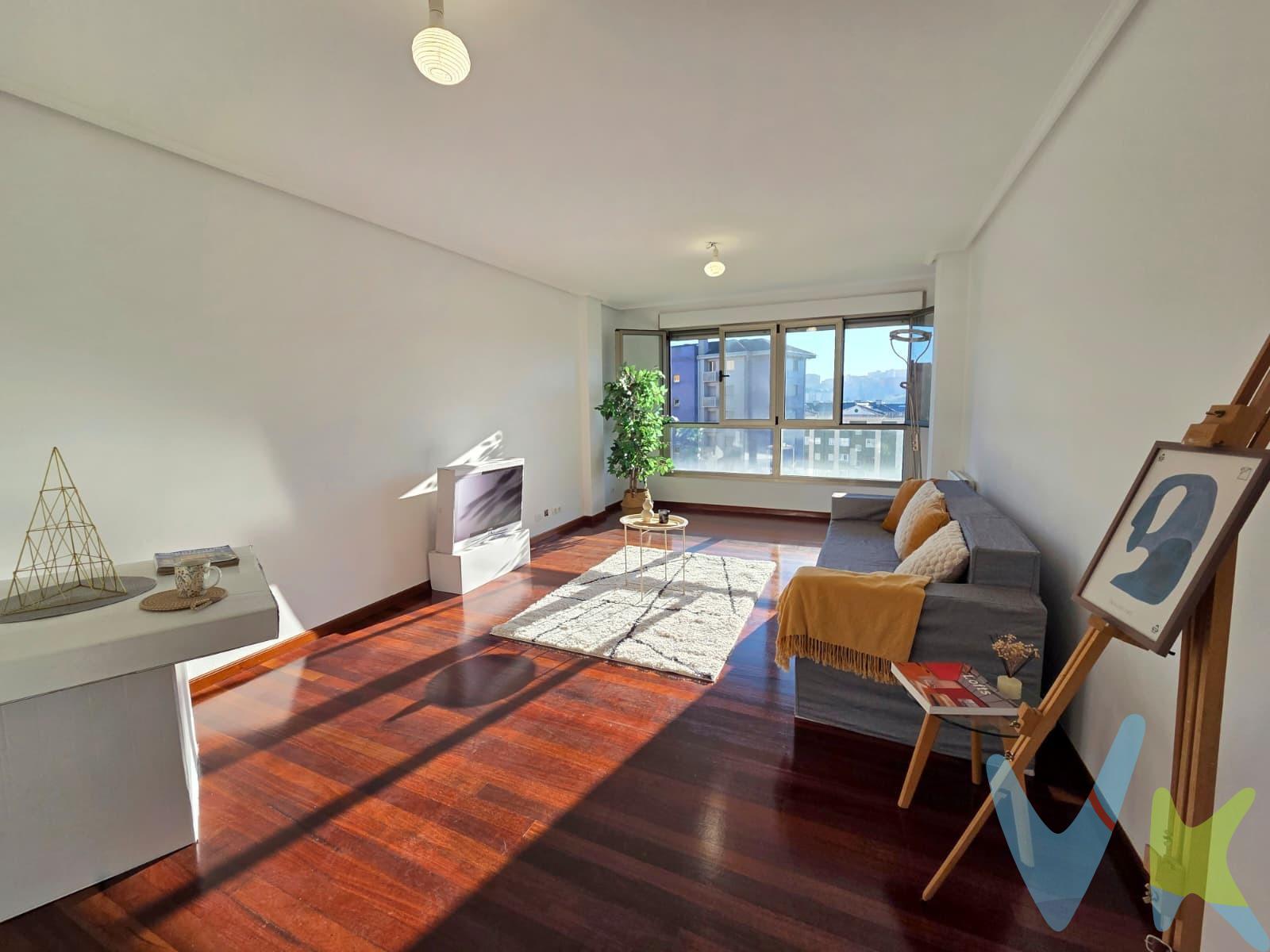 EL HOGAR QUE ESTABAS BUSCANDO CON GARAJE PARA 2 COCHES Y TRASTERO. En una de las localizaciones más buscadas de Santander para residir y para comprar tu segunda residencia, a tan solo 10 minutos a pie del Sardinero, colegio Agustinos, Centro de Salud, frente a la Universidad de Cantabria y Parque de las Llamas, con buenas comunicaciones de autobús y salida de la ciudad, os presentamos este nuevo piso en venta dentro de una urbanización privada con zonas verdes y acceso a las Calles Avenida de Cantabria y Ernest Lluch. LUZ a raudales y AMPLITUD en cada estancia es lo que caracteriza este piso, formado por 3 HABITACIONES, todas con posibilidad de ser dobles y todas con armario empotrado, la principal con baño propio, 2 BAÑOS COMPLETOS (uno dentro de la habitación y ambos con bañera), COCINA INDEPENDIENTE preparada para amueblar y organizar a tu gusto y con tendedero y un HERMOSO SALÓN, con amplios ventanales, vistas despejadas y ORIENTACIÓN SUR, al igual que las estancias principales. La construcción tiene 20 años de antigüedad, así como el uso de la vivienda, que se encuentra en buen estado y con todo al día, únicamente tendrás que amueblar a tu gusto y si admite si te apetece, por estética más actual el cambio de algunos detalles como sanitarios. Además se incluye una PLAZA DOBLE DE GARAJE y un AMPLIO TRASTERO con acceso muy cómodo. No pierdas la oportunidad de vivir donde quieres.