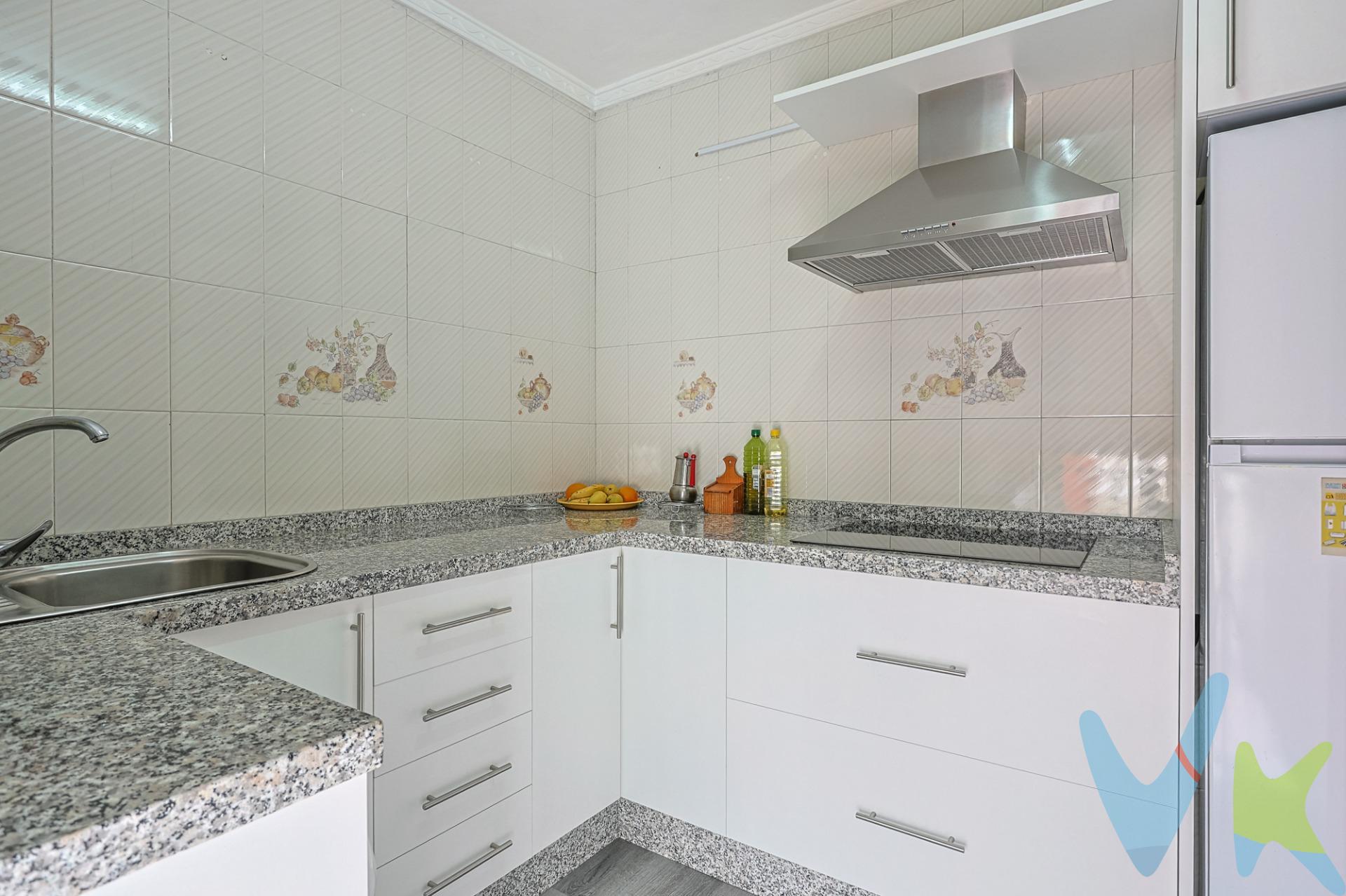 Disponible a la venta esta vivienda muy luminosa para entrar a vivir y reformada parcialmente de 66 m2 distribuidos en:. * hall de entrada. * cocina reformada recientemente independiente amueblada con encimera de granito y equipada con campana extractora, placa vitrocerámica, y termo eléctrico de 50 litros. Dispone de puerta balconera con vistas a patio interior. La solería es vinilo imitación madera. * Salón comedor dotado de split sólo frío y con acceso a terraza con cierre de persianas con vistas despejadas y orientación oeste. * Distribuidor con despensa - trastero. * Amplio dormitorio principal con vistas a la calle arbolada. * Segundo dormitorio con vistas a la calle arbolada. * Tercer dormitorio con vistas a patio interior. * Baño reformado recientemente con placa ducha de gran tamaño y lavabo encastrado en mueble. Tanto la puerta de paso de acceso al baño como la ventana del baño son nuevas. En planta baja, el portal del bloque dispone de un patio de uso comunitario con espacio para aparcar la moto o bici. De comunidad se paga 35€/mes y de IBI 120€/año. Ubicado en la Urbanización Nueva Bellavista, zona tranquila con jardines y juegos de recreo infantil, junto a la avenida de Bellavista y hospital de Valme, próximo al mercado de abastos, colegios de educación primaria y secundaria, etc. Próximo a la incorporación tanto a la s-30 como a la s-40. Tiene muy buena conexión con el centro de Sevilla tanto en bici (carril bici), coche, bus (líneas 3,37 y LS), tren (cercanías), y a futuro en metro (línea 3). Informamos a nuestros clientes que el precio de venta no incluye lo siguiente: Honorarios de la agencia inmobiliaria, impuestos (el Impuesto de Transmisiones Patrimoniales, I.V.A. o A.J.D., en su caso), otros gastos de la compraventa (gastos de registro de la Propiedad, Notaría, gestoría ni de posible financiación). Documento D.I.A. a disposición del consumidor según Decreto 218/2005 Junta de Andalucía.