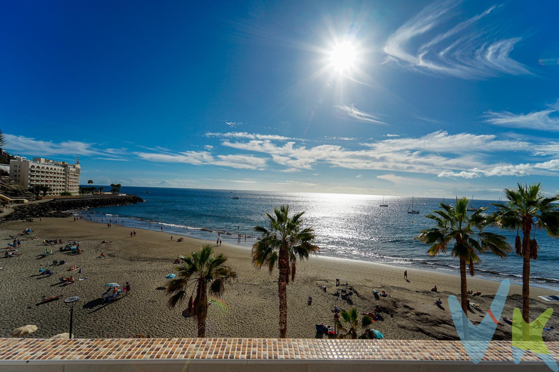 Presentamos una oportunidad excepcional en el emblemático complejo Don Paco, posiblemente la propiedad más exclusiva de toda la costa de Arguineguín. Este singular estudio se encuentra en primera línea de la playa de Patalavaca, ofreciendo unas vistas y una conexión con el entorno simplemente inigualables. Lo que hace a esta propiedad aún más especial es su terraza exterior, un lujo que pocas unidades en el edificio pueden ofrecer, y su ubicación en esquina, que garantiza una mayor privacidad para disfrutar del estilo de vida costero con total tranquilidad. El estudio se encuentra a medio reformar, lo que brinda una magnífica oportunidad para personalizar y redistribuir el espacio a su gusto, adaptándolo a sus necesidades y preferencias. El complejo Don Paco cuenta con un ascensor que conecta directamente con la playa, facilitando el acceso a las aguas cristalinas de Patalavaca. Además, la propiedad está estratégicamente situada en una avenida con supermercado, perfecto para sus compras diarias. ### Distribución. Dormitorio-estar-cocina, pasillo, baño y terraza. ### Aviso legal. El plano publicado debe ser considerado como croquis orientativo, no como reflejo exacto de la realidad física del inmueble, pudiendo existir inexactitud en el trazado del plano y en las medidas. Precio no incluye impuestos y gastos de la compraventa. Los más importantes son: Impuesto de Transmisiones Patrimoniales (6,5%), así como los honorarios de Notario, Registro de la Propiedad y gestoría. Generalmente debemos calcular aquí un 8-10% del precio, aunque le entregaremos una estimación detallada para cada propiedad concreta por la que Vd. se interese.  Este inmueble pertenece a un complejo turístico sujeto a la legislación turística vigente y debiendo destinarse a la explotación turística, la cual puede estar a cargo de la comunidad de propietarios. Puede haber unidades que no se destinen a la explotación turística, sino al uso propio vacacional, o de segunda residencia, de sus propietarios. 