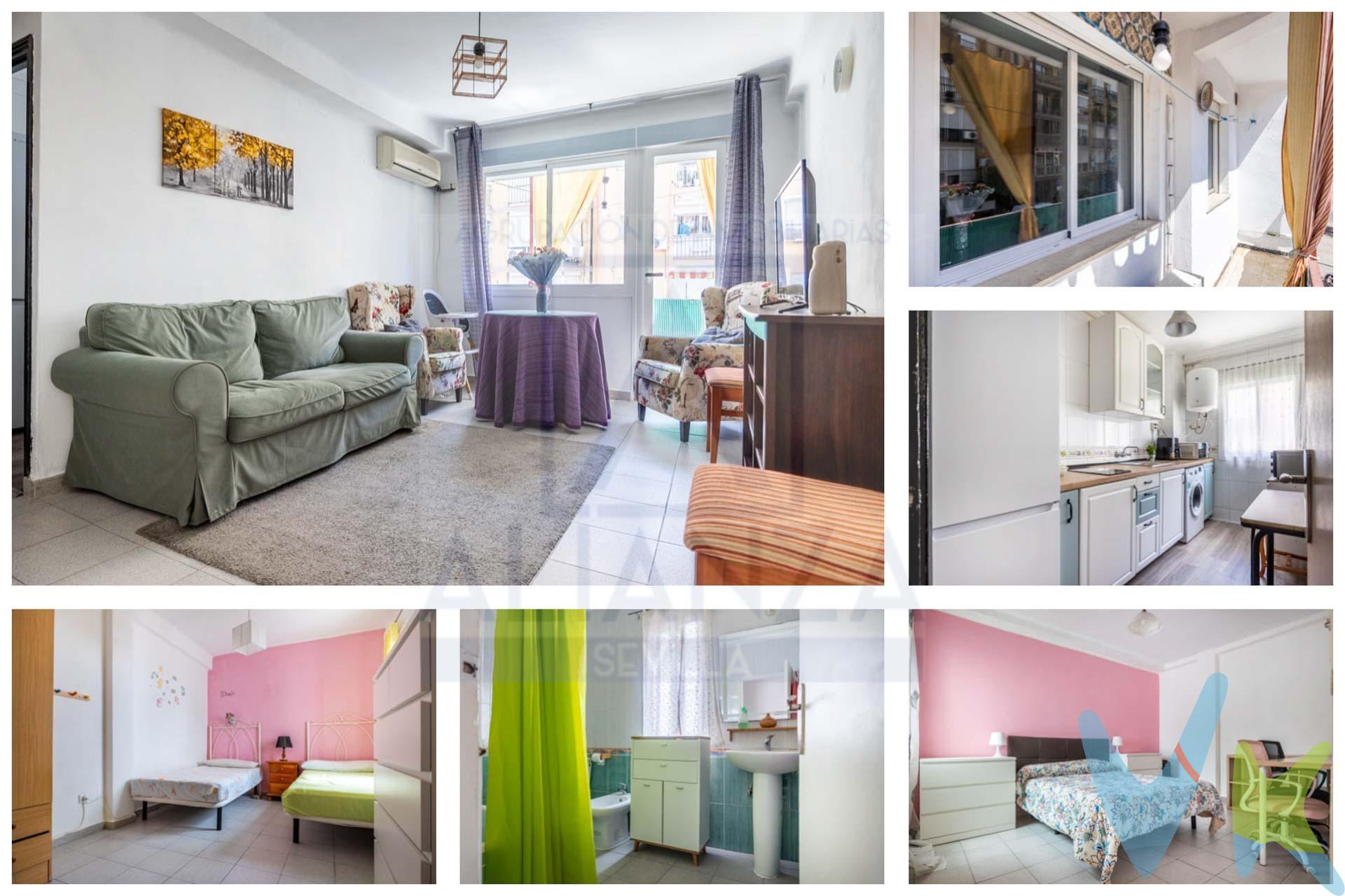 Venta de Piso en el centro de Camas (Sevilla). ¡Tu Oportunidad en el Corazón de Camas!.  Vive en una de las zonas más privilegiadas y solicitadas de Camas. Este excepcional piso disfruta de una localización estratégica que te sitúa a un paso de todo. Olvídate del coche y muévete a pie, con la comodidad de tener todos los servicios y transportes al alcance de tu mano. Con tres amplias habitaciones, un baño completo, un luminoso salón comedor y una cocina independiente, este piso ofrece un generoso espacio para toda la familia. Su orientación óptima y sus grandes ventanales garantizan una extraordinaria luminosidad durante todo el día, creando un ambiente cálido y acogedor en cada estancia. Disfruta de vistas con unas perspectiva única que aporta tranquilidad y una sensación de amplitud incomparable. Aunque en buen estado de conservación, este piso ofrece un lienzo en blanco para personalizarlo a tu gusto y convertirlo en el hogar de tus sueños. Además, su distribución y amplios espacios lo convierten en una excelente opción para inversores que buscan alta rentabilidad en alquiler, o para aquellos que deseen vivir y trabajar en el centro de la ciudad. La zona cuenta con una infraestructura de servicios inmejorable: colegios, centros de salud, farmacias, supermercados, comercios de todo tipo, restaurantes y una amplia oferta de ocio y cultura. La cercanía a paradas de autobús, facilita cualquier desplazamiento, garantizando una conexión perfecta con toda la ciudad y sus alrededores. ¡No dejes escapar esta oportunidad única de vivir en una ubicación excepcional, con todas las comodidades y un potencial ilimitado!. Contacta ahora para concertar una visita y descubrir tu futuro hogar en Camas. Informamos a nuestros clientes que el precio de venta no incluye lo siguiente: Honorarios de la agencia inmobiliaria, impuestos (el Impuesto de Transmisiones Patrimoniales, I.V.A. o A.J.D., en su caso), otros gastos de la compraventa (gastos de registro de la Propiedad, Notaría, gestoría ni de posible financiación). Documento F.I.A. a disposición del consumidor según Decreto 218/2005 Junta de Andalucía. 