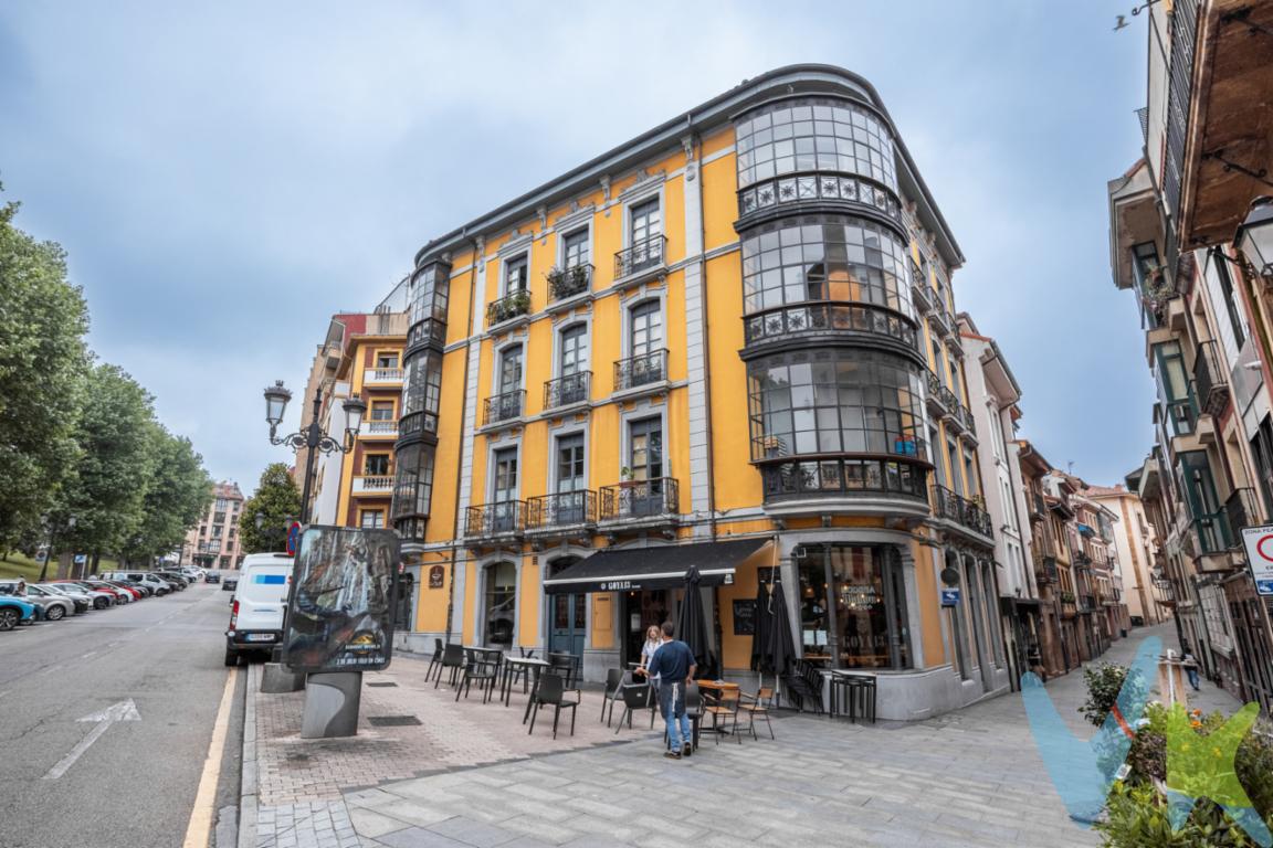 Ático con encanto en El Campillín  Vive en el corazón de Oviedo junto al parque¿Buscas un hogar especial en una de las zonas más emblemáticas de Oviedo? Este precioso ático de 1 habitación en El Campillín es justo lo que necesitas. Ubicado en un edificio antiguo completamente rehabilitado, combina el encanto de lo clásico con el confort moderno.-Características principales:       · Ubicación inmejorable: El ático se encuentra junto al parque del Campillín, un pulmón verde ideal para pasear o desconectar sin salir del centro.       · A un paso de todos los servicios: supermercados, paradas de autobús, centro de salud, colegios y a tan solo unos minutos caminando del casco antiguo y la Catedral.       · Ideal tanto como vivienda habitual como para inversión, gracias a su excelente situación y encanto singular.       · Ascensor en el edificio.       · Calefacción individual.       · Baño completo.        · Salón acogedor con techos abuhardillados.        · Cocina totalmente equipada.        · Dormitorio amplio y luminoso.-Ubicación inmejorable: El ático se encuentra junto al parque del Campillín, un pulmón verde ideal para pasear o desconectar sin salir del centro. A un paso de todos los servicios: supermercados, paradas de autobús, centro de salud, colegios y a tan solo unos minutos caminando del casco antiguo y la Catedral.Ideal tanto como vivienda habitual como para inversión, gracias a su excelente situación y encanto singular.¡No dejes pasar esta oportunidad! Pide más información o agenda tu visita hoy mismo.En el precio final no están incluidos el Impuesto de Transmisiones Patrimoniales, ni los Gastos de Notaría y registro 