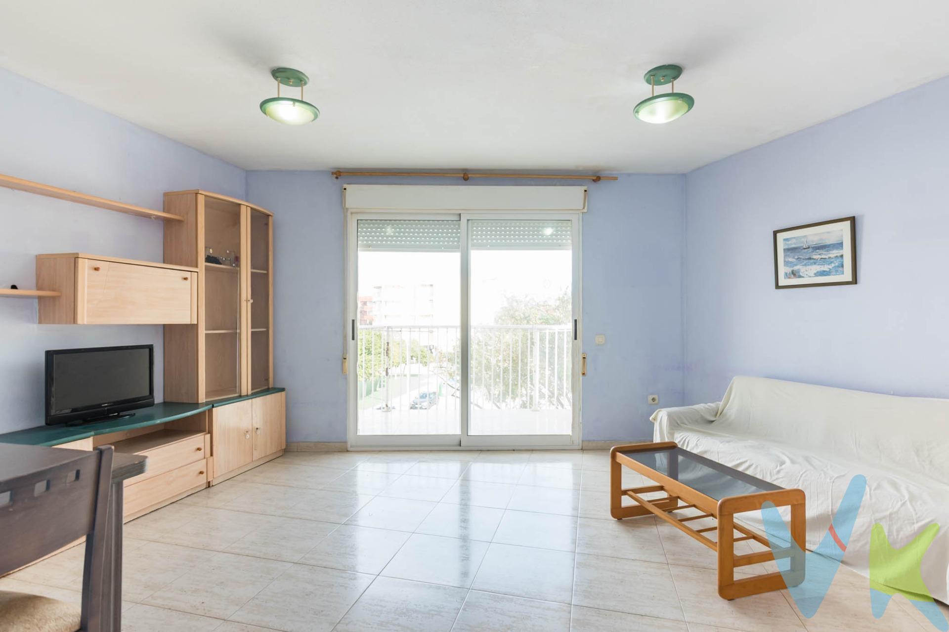 Crea el hogar que siempre has soñado, en este gran piso localizado en Puerto de Mazarrón, a apenas 400 metros de la playa. La vivienda se localiza en un entorno estratégico, donde tiene a la mano todos los servicios necesarios, al tiempo que tiene las playas a una distancia suficiente para estar fuera del bullicio turístico.. pero a un paseo de 5 minutos de estar pisando la arena!. Son 96 metros construidos, donde la luz y el espacio reinan, tres habitaciones dobles, una de ellas con un baño completo en suite, otro baño  para el resto de la vivienda y un gran salón comedor con una espectacular terraza  que preside toda la casa. Da a dos calles con lo que la ventilación cruzada está asegurada!. Consultar precio para garaje en el edificio. Para terminar te queremos comentar algo: ¡Descubre una aventura inmobiliaria que combina calidad, pasión y profesionalidad! La confianza que los propietarios han depositado en nosotros es un testimonio de nuestro compromiso en brindarte un servicio excepcional. Aquí viene el detalle especial: al contactarnos directamente, evitarás molestarlos, nosotros seremos tus intermediarios y te proporcionaremos toda la asistencia necesaria. Estamos aquí para facilitarte la documentación e información que requieras, y te prometemos un trato cálido y sin complicaciones. Te informaremos detalladamente de todos los aspectos, incluyendo gastos de la compra y honorarios de agencia que no están incluidos en el precio, para garantizar tu comodidad y tranquilidad durante todo el proceso. Esa es nuestra esencia, proporcionarte #Calma: “Estado ideal de tranquilidad que tendrás al comprar tu casa con nosotros”. Queremos que sepas que tanto la descripción del inmueble como las imágenes que ves son valiosas referencias informativas, en ningún caso tienen carácter contractual. Asimismo, el precio ha sido designado por la propiedad por lo que podría sufrir variaciones y no sería vinculante hasta que se formalice en contrato de compraventa. * ¡Oye, agente inmobiliario! Si estás leyendo este texto y te gusta, te desafiamos a ser creativo y sorprendernos con una adaptación original. ¡Nada de copiar y pegar, queremos ver tu ingenio en acción! Así que prepárate para darle un toque único y cautivador a estas palabras. Estamos ansiosos por ver cómo le das vida a este mensaje con tu propia magia inmobiliaria. ¡Adelante, demuéstranos de qué eres capaz!. Gastos de la compra:. •Impuestos (ITP). Con bonificación: 3 %. Sin bonificación: 7,75 %. •Notaría y Registro: aprox. 1.000 €. •Honorarios de agencia: 3 % + IVA. (No incluidos en el precio de venta)