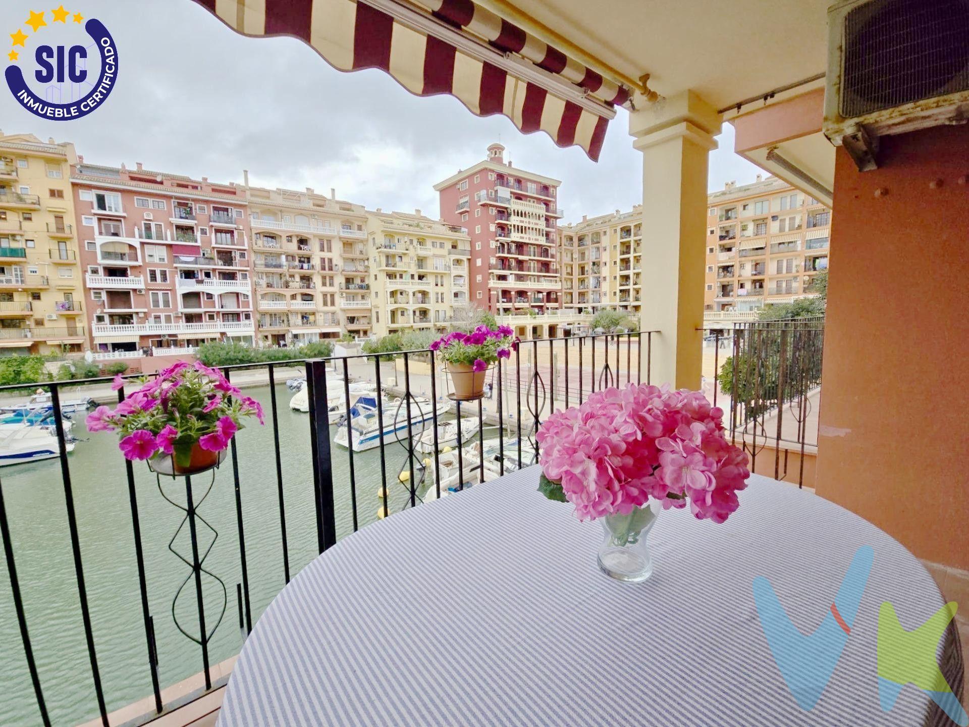 En pleno corazón de Port Saplaya, uno de los enclaves más especiales de la costa valenciana, esta vivienda representa mucho más que un hogar: es una invitación a una forma de vida única, junto al mar. Desde su amplio salón, los ventanales se abren a unas vistas directas y despejadas a la dársena, creando una conexión constante con el entorno marítimo que convierte cada día en una experiencia visual y sensorial. Con sus 90 m² perfectamente distribuidos, esta propiedad ofrece tres dormitorios, dos baños completos y una cocina independiente funcional y luminosa, pensada para el día a día. El equilibrio entre espacio, luz y ubicación hace de esta vivienda una opción ideal tanto para quienes buscan vivir junto al mar todo el año, como para quienes desean una segunda residencia o una inversión segura en una zona con alta demanda.¿Quieres descubrirlo en persona?  . Contacta con nosotros y agenda tu visita. Tu próximo hogar en Port Saplaya te está esperando. Contáctanos para más información o para agendar una visita. ¡Será un placer mostrarte este hogar en Port Saplaya!. Port Saplaya combina el encanto de un puerto deportivo, con sus fachadas coloridas y canales navegables, con la tranquilidad de un entorno residencial bien conectado con Valencia, a tan solo unos minutos en coche. Además, su proximidad a la playa, restaurantes, comercios y servicios básicos garantiza una vida cómoda y bien organizada. Una vivienda así no aparece todos los días. Si estás buscando un espacio que conecte con tu estilo de vida, donde cada detalle sume valor y bienestar, esta puede ser tu gran oportunidad. Contáctanos y ven a descubrirla. Por mandato expreso del propietario, comercializamos este inmueble en EXCLUSIVA, lo que le garantiza un servicio de calidad, un trato fácil, un proceso sencillo, rápido y sin interferencias de terceros. Por este motivo, se ruega no molestar al propietario, a los ocupantes de la propiedad, a los vecinos o conserjes del edificio o urbanización si los hubiera. Muchas gracias por su comprensión. Si Usted es agencia inmobiliaria y tiene un cliente para este inmueble, llámenos, estaremos encantados de colaborar en esta y otras operaciones. Gestión de Viviendas es una Agencia Registrada con el Nº 1.584 en el Registro Obligatorio de Agentes Inmobiliarios de la Comunitat Valenciana, según el DECRETO 98/2022, de 29 de julio, del Consell, por el que se regula el Registro de Agentes de Intermediación Inmobiliaria de la Comunitat Valenciana. Los datos expuestos son ofrecidos por terceros, meramente informativos y se suponen correctos. Nuestra empresa no garantiza su exacta veracidad. La oferta está sujeta a errores, cambios de precio, omisión y/o retirada del mercado sin previo aviso. El precio no incluye HONORARIOS INMOBILIARIOS, y los gastos de arreglo a ley de la compra venta como impuestos (IVA, ITP, AJD), notaria y registro, etc. . . 