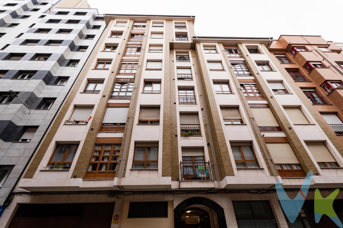 Si buscas una propiedad de tres habitaciones en el centro de Gijón en la zona la Plaza de Europa, no busques más, tenemos tu casa!Os presentamos esta céntrica vivienda situada en la calle Caveda Nº 3, a escasos metros de la Plaza de Europa, del Mercado del Sur y muy cerca de Paseo de BegoñaSe trata de una vivienda muy luminosa por su altura y orientación, que cuenta con tres dormitorios,  salón, cocina  y dos baños. La vivienda fue reformada en su totalidad recientemente por lo que presenta un estado estupendo. El portal no tiene barreras arquitectónicas y el ascensor es de buen tamaño.El piso se ubica en la zona centro, una de las más demandadas de la ciudad por la gran cantidad de servicios que ofrece, desde locales de ocio y restauración, tiendas, museos y eventos culturales, colegios etc. que te facilitarán y harán más agradable tu día a díaNo lo pienses más es una oportunidad única, llámanos y te acompañaremos en la visita.En el precio no está incluido el Impuesto de Transmisiones Patrimoniales, ni los Gastos de Notaría y Registro.