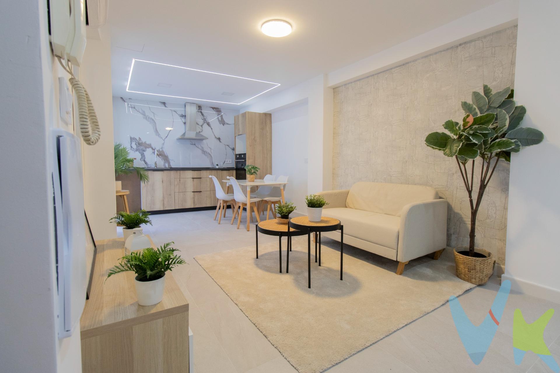 Buscas una vivienda lista para entrar a vivir, pero además con una reforma integral a estrenar?. Esta es tu oportunidad en Foios, una vivienda en planta baja, situada en una finca consolidada de  la población. Se trata de un piso con entrada directa al salón comedor cocina, que da acceso a un pequeño patio en el que puedes disfrutar de un poco de aire libre o usar para labores del hogar. Tiene dos habitaciones, ambas de matrimonio, una de ellas muy grande, ya que antes eran dos habitaciones, donde puedes colocar un vestidor o una gran armariada. También el cuarto de baño en el pasillo da servicio a toda la vivienda. . Toda la fontanería, electricidad y desagües han sido reformados y están nuevos. . Aprovecha esta oportunidad de una vivienda para entrar a vivir. 