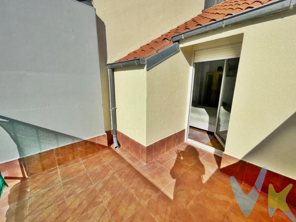 ¡IMPECABLE DUPLEX CON TERRAZA EN RENEDO!Si estás buscando vivienda con terraza para disfrutar del sol y de las veladas con amigos.... ¡¡¡ LA TENEMOS !!!Este SOLEADO piso es tipo dúplex y acaba de ser renovado por completosuelocarpinteríallaves de la luz, radiadores, además recién pintadolisto para que sea tu nuevo hogar.En la planta baja tenemos la cocina completamente amueblada, un aseo y el salón-comedor. En la planta primera nos encontramos cuarto de baño completo y exterior y dos habitaciones, la principal con salida a una maravillosa terraza orientada al SUR.La casa se encuentra en una urbanización con piscina y  aparcamiento para residentes...¡¡ LO TIENE TODO !!Además la zona es perfecta ya que está a un paso del centro de Renedo, donde encontrarás todos los servicios que necesites para el día a día, bancos, colegios, farmacias, supermercados, así como la estación de cercanías que conecta rápidamente con Santander o Torrelavega.Ideal tanto para vivienda habitual como para inversores que quieren ampliar su cartera con un valor seguro de revalorización.Renedo es la capital de Piélagos y su situación y crecimiento hace que en los últimos años sea una zona muy demandada ya que combina la tranquilidad con las buenas comunicaciones.¡¡¡¡ ES UNA GRAN OPORTUNIDAD, NO LA DEJES ESCAPAR !!!!Al comprador se le cobraran 2.000EUR más IVA de gastos de gestión inmobiliaria.Gastos e Impuestos no incluidos en el precio. Compra sujeta a ITP. El comprador se hará cargo de los costes de la escritura e inscripción en el Registro de la Propiedad.