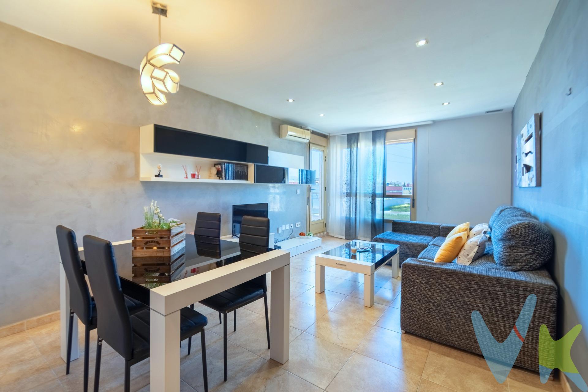 Os presentamos este acogedora vivienda situada en la localidad de Almassora a tan solo 10 minutos de la ciudad de Castellón de l Plana. Un piso para poder disfrutar al máximo, ya que lo tiene todo, tres habitaciones con armario empotrado, dos baños, una de ellos en la habitación principal, balcón, galería y cocina independiente donde poder comer en ella. Un residencial donde poder divertirse  los mas pequeños, ya que dispone de piscina, pista de juego y una zona de barbacoa con toldos, donde poder disfrutar de las reuniones de amigos y familiar. Ven a visitar esta fantastica vivienda que te sorprendera.!!!