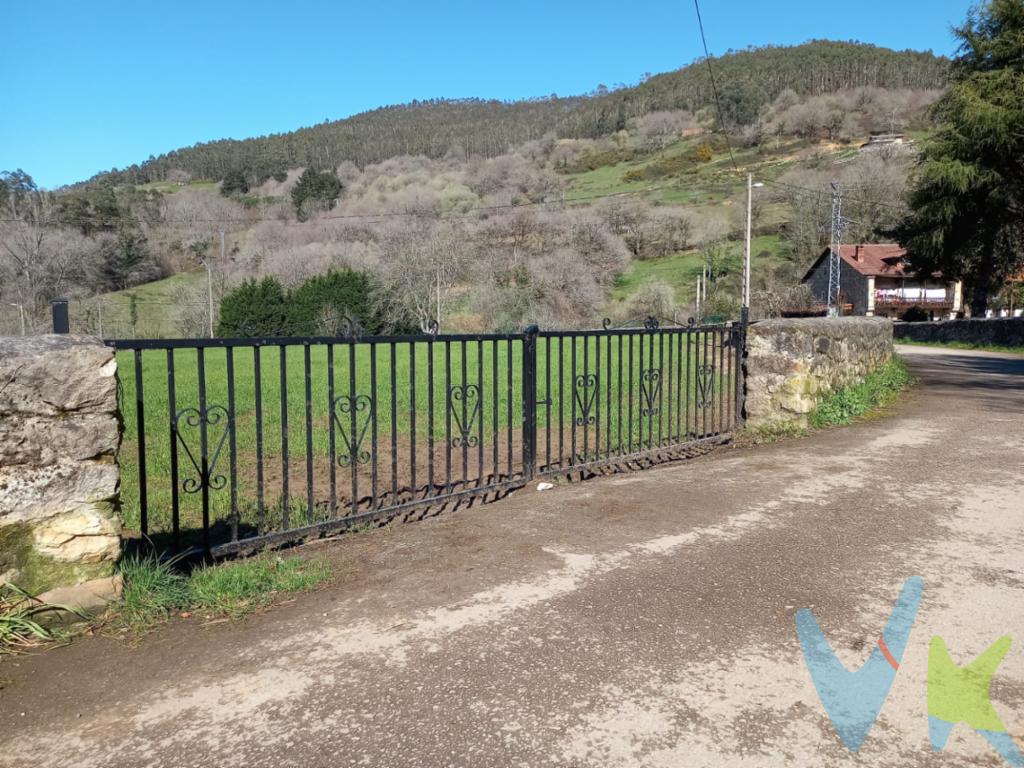 ¡¡¡OPORTUNIDAD!!! Os presentamos esta estupenda FINCA RÚSTICA EDIFICABLE en Lloreda de Cayón, de 7.052M2 totalmente llana. En una ubicación inmejorable, en pleno centro del pueblo y rodeada por muro de piedra y limita en su totalidad con terreno urbano, en la que se permite una construcción de hasta 700m2. Cuenta con los suministros a pie de finca y con perfecto acceso, a través de la carretera ya que la rodea en casi todo su perímetro. ¡No dejes escapar la OCASIÓN de adquirir uno de los mejores solares de todo el pueblo! ¡¡¡LLÁMANOS!!!Gastos e impuestos no incluidos en el precio (compra sujeta a ITP. El comprador se hará cargo de los costes de la escritura e inscripción en el registro de la propiedad) No incluidos gastos de gestión al comprador del 1\'5% + IVA 