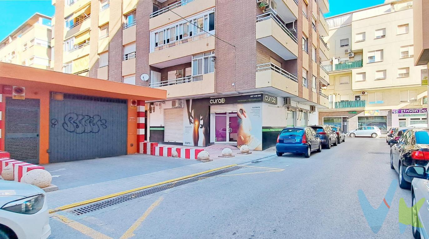 Estupenda plaza de garaje en venta en pleno centro de Puerto de Sagunto. Ubicada junto a la plaza Noguera, con fácil acceso desde la avenida Camp de Morvedre y salida a la misma avenida o a Alcalá Galiano.La plaza con medidas 2.25 x 4.78 x 2.75, está ubicada en la planta -1 y dispone de persiana cerrada, por lo que hace a la vez las funciones de garaje y trastero. La entrada al garaje dispone de VADO municipal y la puerta de acceso tiene apertura con motor mediante mando a distancia.No pierdas esta oportunidad en una zona de difícil aparcamiento y muy cerca de la zona de nueva construcción.*El precio indicado no incluye gastos ni otros conceptos. A tal efecto, se informa que al referido precio habrá que añadirle los gastos propios de la transmisión inmobiliaria, entre los que cabe enumerar los siguientes: honorarios notariales, impuesto al que se encuentre sujeta la transmisión (Impuesto sobre el Valor Añadido o Impuesto sobre Transmisiones Patrimoniales y Actos Jurídicos Documentados, según el caso), gastos de inscripción en el Registro de la Propiedad y honorarios de intermediación de la agencia inmobiliaria.*Por mandato expreso del propietario, comercializamos este inmueble en exclusiva, lo que le garantiza el acceso a toda la información, a un servicio de calidad, un trato fácil, sencillo y sin interferencias de terceros. Por este motivo, se ruega no molestar al propietario, a los ocupantes de la propiedad o a los vecinos. Muchas gracias por su comprensión. Si usted es agente inmobiliario y tiene un cliente para este inmueble, llámenos: estaremos encantados de colaborar.