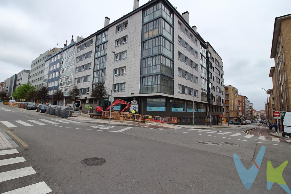 ¿Buscas un hogar listo para entrar a vivir en una de las zonas más vibrantes de Gijón? Este fantástico piso en El Coto combina amplitud, luz natural y una ubicación estratégica con todos los servicios a pie de calle.Ubicada en la tercera planta de un edificio de 1974 muy bien conservado y con ascensor, esta vivienda destaca por su excelente distribución y sus estancias llenas de vitalidad.CARACTERÍSTICAS PRINCIPALES:Superficie: 91 m² construidos (81,5 m² útiles) optimizados al detalle.Dormitorios: 3 habitaciones ampliasSalón: Gran salón-comedor con vistas despejadas, el corazón de la casa y bañado por luz natural todo el día.Cocina: Independiente y con gran capacidad de almacenaje.Baño y AseoTerrazaUna oportunidad única tanto para vivir como para inversión segura. ¡No dejes que se te escape!Contacta ahora para concertar tu visita. ¡Te encantará!Gastos e impuestos no incluidos en el precio. A título orientativo, en segundas transmisiones, el comprador abonará el Impuesto sobre Transmisiones Patrimoniales (ITP). Para consultar los porcentajes del ITP en Asturias puede hacerlo a través de la web oficial de servicios tributarios del Principado de Asturias https://sede.tributasenasturias.es/sites/sede/default/es_ES/Que-quieres-hacer/Transmisiones-Patrimoniales-y-AJD. La base imponible será el mayor valor entre precio de compraventa, tasación o valor de referencia catastral. Gastos de notaría y registro según aranceles variables según precio, número de copias y complejidad.El comprador escoge libremente notario. El vendedor asume la plusvalía y el resto de gastos son del comprador. Si se precisa hipoteca: Tasación, condiciones y costes bancarios según entidad elegida por el comprador; así como los gastos de gestoría y cualesquiera otros inherentes a la formalización de la compraventa. De acuerdo con la ley, no se incluyen en el precio otros gastos o tributos que legalmente correspondan al comprador. Honorarios de intermediación inmobiliaria a cargo del vendedor y honorarios de mediación inmobiliaria del 2% más I.V.A. a cargo del comprador.El consumidor tiene derecho, conforme a la normativa vigente, a disponer de información y documentación adicional relativa al inmueble y condiciones de la compraventa, accesible en la sede física de la Agencia Domingo en Avenida Hermanos Felgueroso 1 o Marqués de casa Valdés 7 bajo, de Gijón, o a través del correo electrónico info@agenciadomingo.com. La agencia actúa exclusivamente como intermediaria en la operación. Cualquier compraventa y sus condiciones quedan sujetas en todo caso a la aceptación expresa del vendedor del inmueble y a la posterior formalización del correspondiente contrato. El presente anuncio tiene carácter meramente informativo; la información suministrada se corresponde con la disponible a la fecha de publicación, pudiendo variar en función de las circunstancias o actualizaciones legales, contractuales y fiscales.  