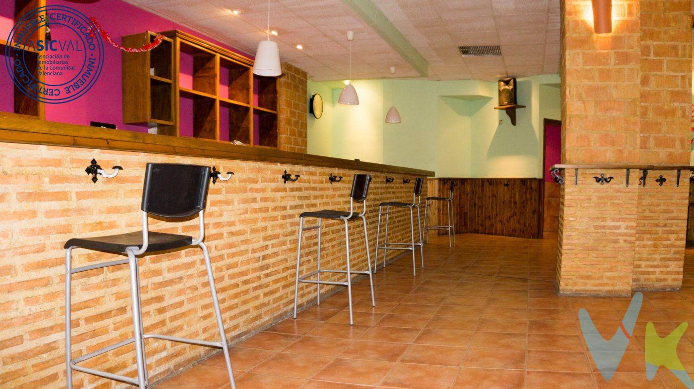 Se vende pub en Puerto de Sagunto (Edificio Bitácora).  .  Se vende pub en Puerto de Sagunto con licencia, insonorizado, aire acondicionado con bomba de aire de frio y calor, terraza en la cual no hay que pagar al ayuntamiento, ya que pertenece a la comunidad, zona en alto de diyei, barra de 7 metros de larga, almacén, dos aseos, uno de ellos acondicionado para minusválidos, caja fuerte, luz, agua, etc. Preparado para abrir el negocio inmediatamente.  .  Desde la terraza se ve el muelle, la orientación es este, con mucho sol en la terraza.  .  “El precio indicado no incluye gastos ni otros conceptos. A tal efecto, se informa que al referido precio habrá que añadirle los gastos propios de la transmisión inmobiliaria, entre los que cabe enumerar los siguientes: honorarios notariales, impuesto al que se encuentre sujeta la transmisión (Impuesto sobre el Valor Añadido o Impuesto sobre Transmisiones Patrimoniales y Actos Jurídicos Documentados, según el caso), gastos de inscripción en el Registro de la Propiedad y honorarios de intermediación de la agencia inmobiliaria”.  .  Por mandato expreso del propietario, comercializamos este inmueble en exclusiva, por lo que garantizamos un servicio de calidad, un trato fácil, sencillo y sin interferencias de terceros. Por este motivo, se ruega no molestar al propietario, a los ocupantes de la propiedad, a los vecinos, o conserjes del edificio o urbanización si los hubiera. Muchas gracias por su comprensión. Si usted es agencia inmobiliaria y tiene un cliente para este inmueble, llámenos, estaremos encantados de colaborar en esta y otras operaciones.  .  Este inmueble se vende en cuerpo cierto y las medidas expuestas en el anuncio son aproximadas.