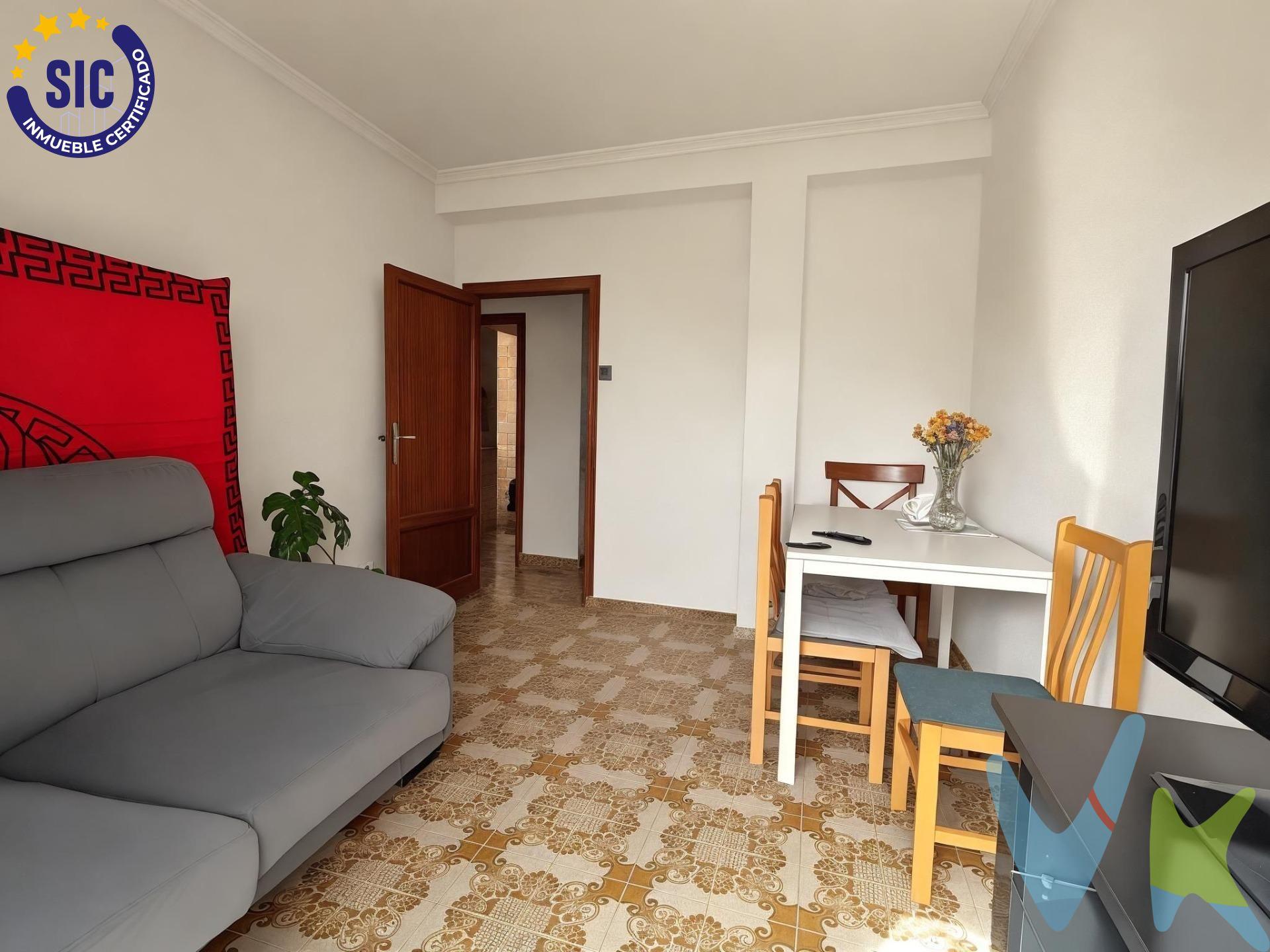 VIVIENDA ALQUILADA HASTA SEPTIEMBRE DE 2029 ¡SOLO PARA INVERSORES! RENTA ACTUAL 870€/mes. Remax Urbe 2 te presenta en exclusiva esta vivienda totalmente exterior en Benimamet. . La propiedad se compone de tres dormitorios, dos simples y uno doble, un baño, una cocina cerrada y un salón con salida al balcón, donde se junta comodidad, funcionalidad y espacios bien aprovechados. La orientación del inmueble es perfecta, ya que al estar situada en frente de un parque, situado en la quinta altura con ascensor hacen que sea una vivienda muy luminosa. El piso actualmente se encuentra alquilado. El contrato actual se encuentra con seguro de impago. Contrato vigente hasta 09/2029 y una renta de 870€/mes, lo que garantiza rentabilidad inmediata desde el primer día. Si quieres una rentabilidad segura está es una oportunidad a tener en cuenta. A tan solo 170 metros se encuentra la estación de Benimamet que conecta con el centro de Valencia y varias paradas de autobús en un radio de 300 metros. La descripción del presente inmueble e imágenes tienen mero carácter informativo y en ningún caso carácter contractual, pudiendo ser modificados por la inmobiliaria comercializadora sin que ello implique responsabilidad alguna frente a terceros. En el precio de venta a público, esta propiedad NO incluye los gastos de adquisición (Notario, registro, gestión, honorarios, etc…).