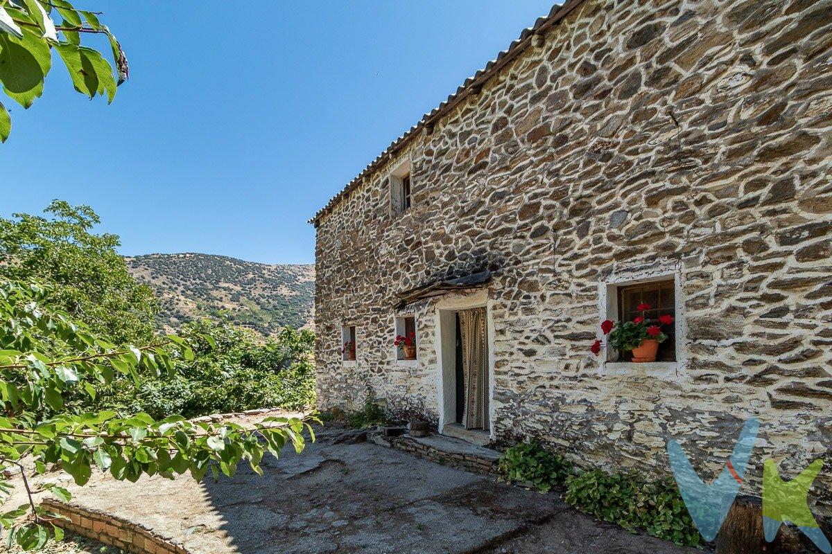 Atención! Para amantes de la naturaleza. Si deseas cambiar radicalmente tu forma de vida y la de tu familia y buscas hacerlo rodeados de la maravilla y tranquilidad de la naturaleza ( a tan solo 20 kilómetros de Granada, 3 de Güéjar Sierra Y 15 de las pistas de esquí.  de Sierra Nevada) rodeado de agua, paisajes y frondosa vegetación, aquí tienes tú ocasión con esta finca de fácil acceso.  Preciosa finca rústica con casa de piedra de unos 100 m2, distribuidos en dos plantas; La planta baja cuenta con 4 habitaciones y cocina y en la superior un gran almacén, con posibilidad de convertirlo en habitaciones.  Tiene una superficie de 73.000 m2, con 600 cerezos, 110 castaños, 12 nogales y diversos árboles frutales; dando anualmente una producción entre 20.000 y 30.000 euros (demostrable con documentación).  La conexión a la luz eléctrica está a 200 metros de la casa.  Cuenta con agua propia de manantial y tiene tres estanques.  No lo dudes, llámanos para concertar visita y te enamorarás!.  Ref. N034.  