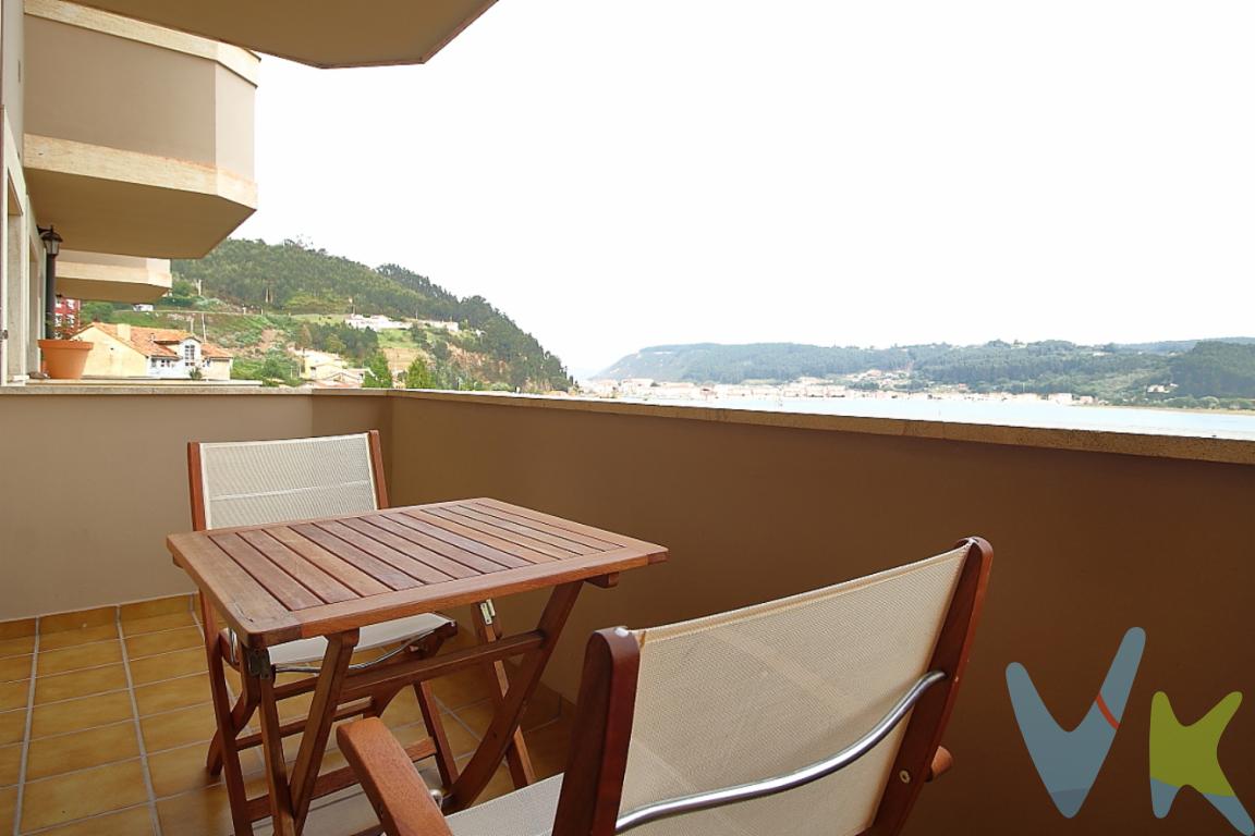 ¡Magnífica oportunidad de inversión en Muros de Nalón! Presentamos un espléndido piso en venta que combina comodidad, estilo y funcionalidad. Este inmueble, situado en la pintoresca localidad asturiana, destaca por su excelente ubicación y sus características de alto nivel. El piso, ubicado en la primera planta de un edificio construido en 2007, ofrece todas las comodidades modernas y un ambiente acogedor.Con dos amplias habitaciones, este piso brinda el espacio ideal tanto para una familia como para parejas o profesionales que buscan calidad de vida. Los 87.17 metros útiles del inmueble están distribuidos de manera óptima para maximizar el confort y la funcionalidad. La luminosidad del salón principal invita a disfrutar de agradables momentos de relax, gracias a sus grandes ventanas que permiten la entrada de luz natural durante todo el día. La cocina, totalmente equipada, es perfecta tanto para quienes disfrutan cocinando como para aquellos que prefieren un espacio práctico y moderno. Ambas tienen acceso a una estupenda terraza desde donde poder disfrutar de unas vistas espectaculares. Las dos habitaciones ofrecen tranquilidad y silencio, con suficiente espacio para mobiliario adicional y almacenamiento. Una de ellas, la principal, en suite con baño. Al ser un edificio relativamente reciente, construido en el 2007, las instalaciones y materiales están en excelentes condiciones, garantizando una larga vida útil sin necesidad de  reformas.A la comodidad de vivir en una primera planta se suma el enorme beneficio de contar con una plaza de garaje. Este adicional es fundamental en una zona donde encontrar estacionamiento puede ser complicado, proporcionando seguridad y conveniencia día a día. Asimismo, el trastero incluido en la venta añade un valioso espacio extra para almacenar pertenencias, bicicletas, herramientas o lo que se necesite.Muros de Nalón es una localidad que ofrece un entorno tranquilo y natural, con fácil acceso a todos los servicios y comodidades. Con playa y piscina con agua de mar. El entorno es perfecto para aquellos que buscan alejarse del bullicio de las grandes ciudades sin renunciar a las ventajas de una infraestructura completa. Desde supermercados hasta colegios y centros de salud, variedad de establecimientos hosteleros, todo se encuentra a pocos minutos de distancia.Este piso representa una inversión inteligente, tanto por sus características como por su ubicación privilegiada. La relación calidad-precio de este inmueble es inmejorable, y se trata de una oferta que no estará disponible por mucho tiempo. Si está buscando un lugar que combine calidad, comodidad y una excelente ubicación, este piso en Muros de Nalón es, sin duda, la opción perfecta.Estamos seguros de que se sorprenderán gratamente con cada detalle de esta propiedad. Para más información o para concertar una visita, no dude en contactarnos. ¡No deje pasar esta oportunidad única!Contamos con más de 35 años de experiencia acreditada y nuestro objetivo es garantizarle un servicio de compra humano, ético, de calidad, fácil y seguro. Nuestro equipo lo integran agentes con la titulación AIR (Agente Inmobiliario Registrado), somos CRS (Council of Residential Specialist) y API. (Agente de la Propiedad Inmobiliaria Colegiado nº248). Contamos con un seguro de Caución que nos permite garantizar el depósito de las cantidades entregadas por nuestros clientes.Te ayudamos con la financiación con las mejores condiciones hipotecarias hasta el 100%.Consulte en nuestras reseñas de Google lo que opinan los clientes que ya han trabajado con nosotros.El precio NO incluye: Impuestos, gastos de Notaría, registro y honorarios de los servicios contratados por los compradores a la Agencia Inmobiliaria.
