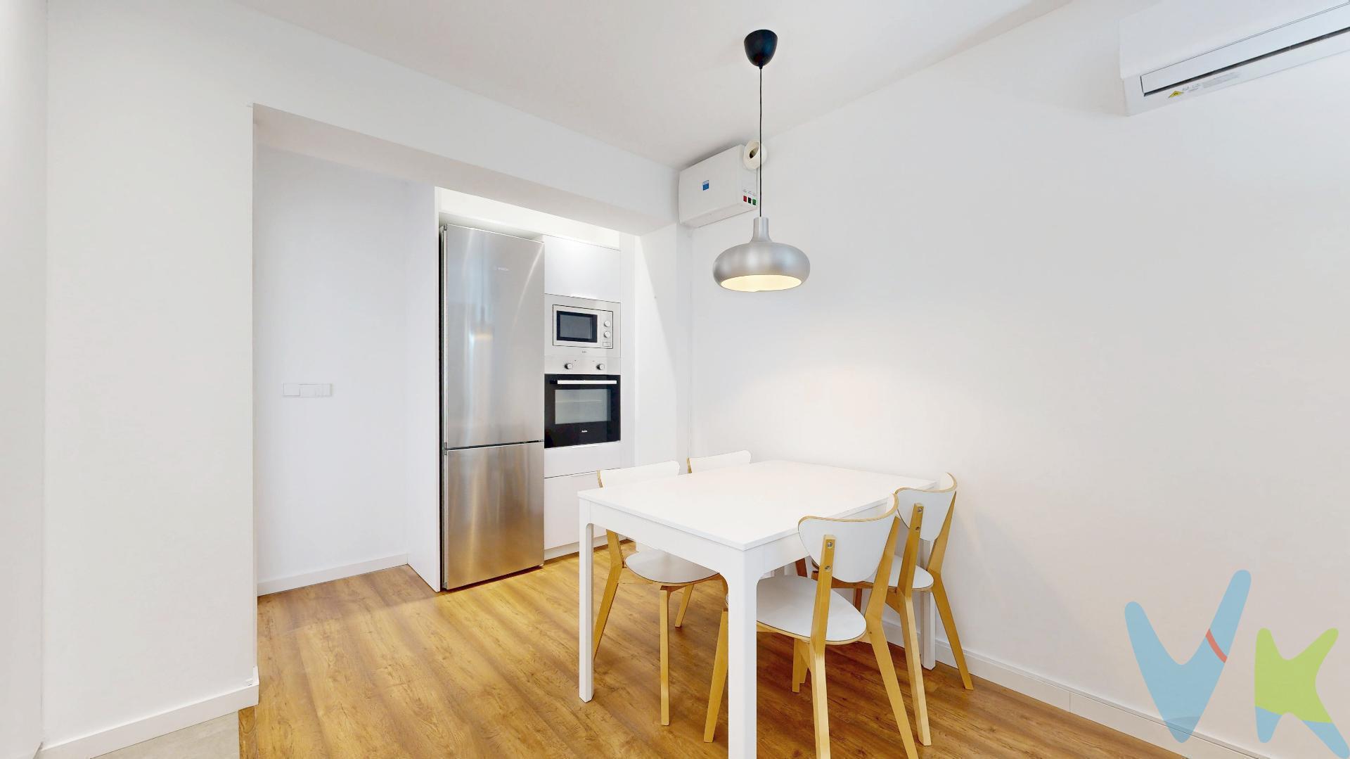 Piso con reforma integral!!!! Si buscas vivir en un piso nuevo en la mejor zona de Torrent, esta es tu oportunidad!!!!Vivienda situada en Avenida Al Vedat de Torrent, a la altura de Calle Elena Tamarit, cerca de la Parroquia San José y Mercadona, en un edificio de 9 alturas con ascensor. 

Piso reformado que se vende amueblado y con electrodomésticos ¿Quieres verlo bien? No dudes en llamarnos para ir a visitarlo. Pero, como anticipo, tienes la posibilidad de realizar un tour 360º para que la puedas visualizar, tomar medidas, ver tamaños y distribuciones, en definitiva, imaginarte viviendo en esta fantástica vivienda.

La vivienda se encuentra situada en la 8ª planta del edificio con una magnifica iluminación. La ubicación de la vivienda permite un rápido acceso a todos los servicios: autobús, metro, ambulatorio, colegios, taxi….etc y, por supuesto, todos los comercios, supermercados, bares y restaurantes de la zona. En este piso se ha reformado recientesmente, absolutamente todo.

Se accede a la vivienda a través de un pasillo hasta llegar a salón comedor con cocina office, todo integrado. Tiene dos habitaciones con armarios empotrados y un cuarto de baño. Dispone de 3 splits de AC frio y calor, y está equipado con electrodomésticos de última generación. 

Por mandato expreso del propietario, comercializamos este inmueble en exclusiva, lo que le garantiza un servicio de calidad, un trato fácil, sencillo y sin interferencias de terceros. Por este motivo, se ruega no molestar al propietario, a los ocupantes de la propiedad, a los vecinos o conserjes del edificio o urbanización. Muchas gracias por su comprensión.

La oferta está sujeta a cambios de precio o retirada del mercado sin previo aviso. Este anuncio en su conjunto, incluyendo textos, fotos, imágenes o cualquier otro contenido del mismo, no es vinculante dado que la información es ofrecida por terceros y puede contener errores. Se muestra a título informativo y no contractual.

'El precio NO INCLUYE los gastos de corretaje inmobiliario, impuestos (IVA, ITP, AJD), plusvalía, notaría y registro'
