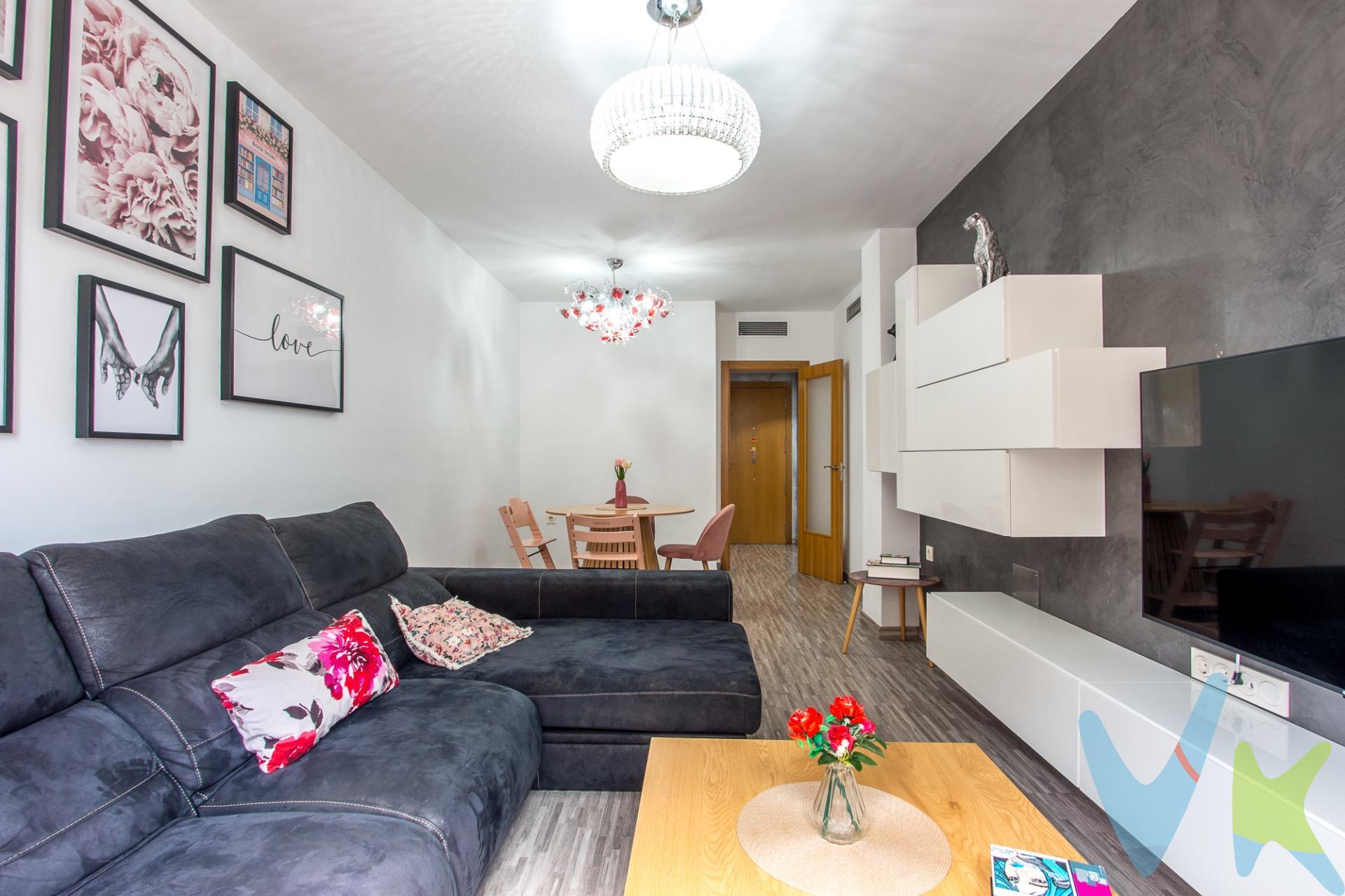Crea el hogar que siempre has soñado en este magnífico piso completamente adaptado a las necesidades de la vida moderna, ubicado en el barrio de San José, la zona más exclusiva y demandada del municipio. Un entorno residencial consolidado, tranquilo y con todos los servicios a un paso. La vivienda, que originalmente contaba con tres dormitorios, fue reformada con un gusto excelente para optimizar el espacio: se sacrificó una de las habitaciones para ampliar la cocina, convirtiéndola en un espacio enorme, funcional y lleno de vida, ideal para los amantes de la gastronomía y las reuniones familiares. Comercialización en multidifusión. Por mandato expreso del propietario, este inmueble se comercializa en multiexclusiva, lo que garantiza un acceso completo a la información, un servicio profesional y una gestión ordenada, sin interferencias de terceros. Si eres agente inmobiliario y tienes un cliente interesado, estaremos encantados de colaborar. Contáctanos sin compromiso. 🤝 Una compra tranquila y bien acompañada. Al contactar directamente con nosotros, evitarás molestias innecesarias a la propiedad. Nos encargamos de toda la intermediación, facilitándote la documentación, la información necesaria y un trato cercano, claro y sin complicaciones. Te informaremos con total transparencia de todos los aspectos de la compra, incluidos gastos y honorarios de agencia para que tomes decisiones con calma y seguridad. Nuestra forma de trabajar se basa en algo muy sencillo:. Calma → la tranquilidad de comprar tu vivienda con acompañamiento profesional en todo el proceso con nosotros. ℹ️ Información legal. La descripción del inmueble y las imágenes publicadas tienen carácter meramente informativo y no contractual. El precio ha sido fijado por la propiedad y podría sufrir variaciones hasta su formalización en contrato de compraventa. 💰 Gastos de la compra. Impuestos (ITP). Con bonificación: 3 %. Sin bonificación: 7,75 %. Notaría y Registro: aprox. 1.000 €. Honorarios de agencia: 3 % + IVA, con un mínimo de 3.000 € + IVA (No incluidos en el precio de venta). 