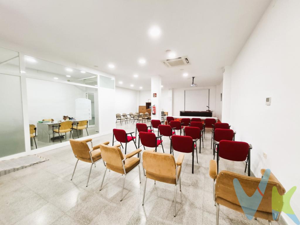  En el corazón de Castellón de la Plana, en la vibrante zona de Ensanche - Parque del Oeste, se encuentra una excelente oportunidad de inversión: un local comercial que destaca por su estratégica ubicación y amplias posibilidades. Este espacioso inmueble de 154,97 metros cuadrados construidos ofrece una propuesta irresistible para emprendedores que buscan establecer su negocio en una de las áreas más dinámicas de la ciudad.El local cuenta con una fachada de 3,86 metros, proporcionándole una notable exposición al tráfico peatonal y vehicular, lo cual es ideal para captar la atención de potenciales clientes. Gracias a su ubicación en el Ensanche, este local garantiza un flujo constante de visitantes locales Además, su cercanía al transporte público, especialmente las líneas de autobús, facilita el acceso para empleados y clientes, incrementando aún más el atractivo del lugar.El edificio en el que se encuentra fue construido en el año 1979, ofreciendo una sólida estructura que ha soportado el paso del tiempo. Esta característica brinda tranquilidad a los compradores que buscan una edificación de confianza, con una arquitectura que permite múltiples configuraciones de espacio para adaptarse a las necesidades específicas de cualquier tipo de negocio. Ya sea para un comercio minorista, una oficina profesional o un espacio creativo, este local se puede personalizar según los requerimientos específicos del interesado.Reflejando la diversidad y el dinamismo de Castellón, la zona del Ensanche donde se sitúa el local es conocida por su mezcla de residencias, comercios y espacios verdes, lo cual crea un ambiente atractivo tanto para visitantes como para locales. Alrededor del inmueble, se pueden encontrar numerosas cafeterías, restaurantes y tiendas que complementan el entorno, generando un ambiente propicio para los negocios. Además, la presencia de áreas verdes cercanas proporciona una atmósfera agradable, invitando a la relajación y al esparcimiento durante el tiempo libre.Solicitud de visita o más información está disponible para quienes deseen dar el próximo paso hacia una inversión segura y prometedora. Posibilidad de financiación hasta el 100%, pregúntanos y te haremos un estudio gratuito. Agencia Registrada con el número 1.399 en el Registro Obligatorio de Agentes Inmobiliarios de la Comunidad Valenciana. Puede consultar en la web de la GVA.Gastos e impuestos no incluidos en el precio. A título orientativo, en segundas transmisiones, el comprador abonará el Impuesto sobre Transmisiones Patrimoniales (ITP), cuyo tipo general en la Comunidad Valenciana es el 9% (*) sobre la base imponible, que será el mayor valor entre precio de compraventa, tasación o valor de referencia catastral. Gastos de notaría y Registro de la Propiedad: aproximado entre 1.000 y 2.000 euros (aranceles variables según precio, número de copias y complejidad). El comprador escoge libremente notario. El vendedor asume, por ley, los gastos que le correspondan, salvo pacto contrario. Si se precisa hipoteca, tasación, condiciones y costes bancarios según entidad elegida por el comprador; así como los gastos de gestoría y cualesquiera otros inherentes a la formalización de la compraventa. De acuerdo con la ley, no se incluyen en el precio otros gastos o tributos que legalmente correspondan al comprador. Los honorarios de intermediación inmobiliaria al vendedor no incluidos en el precio. Los honorarios de intermediación inmobiliaria al comprador: 2,5% + IVA calculados sobre el precio de venta con un mínimo de 3.000 euros + IVA(*) Consultar condiciones concretas según circunstancias personales o régimen fiscal aplicable. Puedes llamar al 722461985 y te informaremos de tu caso en concreto.El consumidor tiene derecho, conforme a la normativa vigente, a disponer de información y documentación adicional relativa al inmueble y condiciones de la compraventa, accesible en la sede física de la agencia situada en Avenida Rey Don Jaime nº74, 7ºB, Castellón de la Plana. La agencia actúa exclusivamente como intermediaria en la operación. Cualquier compraventa y sus condiciones quedan sujetas en todo caso a la aceptación expresa del vendedor del inmueble y a la posterior formalización del correspondiente contrato. El presente anuncio tiene carácter meramente informativo: la información suministrada se corresponde con la disponible a la fecha de publicación, pudiendo variar en función de las circunstancias o actualizaciones legales, contractuales y fiscales.  