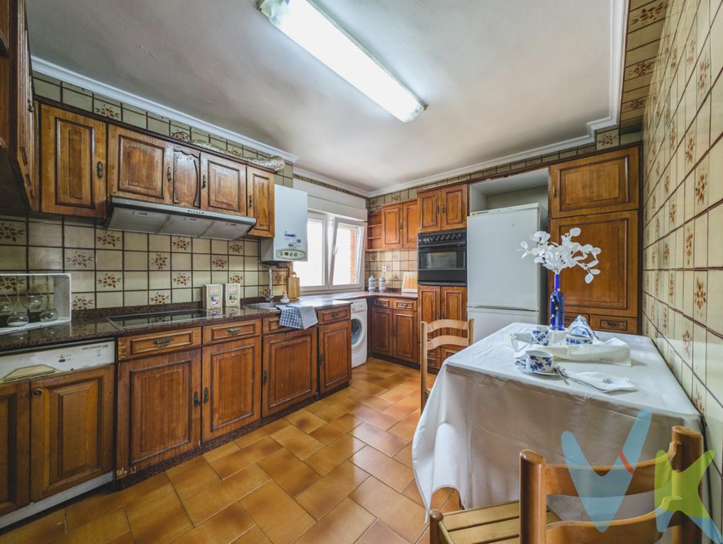 ¿Buscas un hogar luminoso y con vistas despejadas? Este fantástico piso ubicado en la zona del Nuevo Gijón, es la oportunidad que estabas esperando.   Al ser una quinta planta completamente exterior, la vivienda goza de una luz natural inigualable durante todo el día y de unas vistas limpias que te enamorarán. El piso se distribuye en 3 dormitorios, salón, cocina amplia y baño reformado.  Situado en una zona consolidada de Gijón, rodeado de todos los servicios necesarios, hipermercado, comercios, colegios, transporte público y zonas verdes.  Dispone de ascensor, sin barreras arquitectonicas, con calefacción individual de gas natural.  Informese y venga a visitarlo!