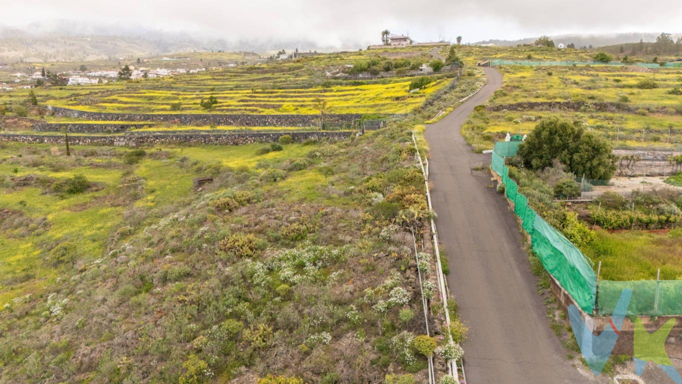 ¡Oportunidad única en Adeje! Se vende espectacular terreno rústico de 3,203 m² en la zona de Las Moraditas, en Tenerife. Este hermoso espacio ofrece vistas impresionantes al mar y al majestuoso Teide, creando un entorno perfecto para escapar del bullicio y conectar con la naturaleza. Ideal para quienes buscan tranquilidad, privacidad y un lugar privilegiado para disfrute personal. Disfruta de un entorno muy bello, rodeado de naturaleza y paisajes únicos, con la posibilidad de apreciar vistas inolvidables y respirar aire puro. ¡No dejes pasar esta oportunidad de convertir este rincón mágico en tu oasis en Tenerife!                                                                 . ¿Interesado? * No dudes en contactar para más información o para programar una visita. ¡Tu futuro empieza aquí!. Datos meramente informativos sin valor contractual. Impuestos y gastos de transmisión no incluidos en el precio de venta.